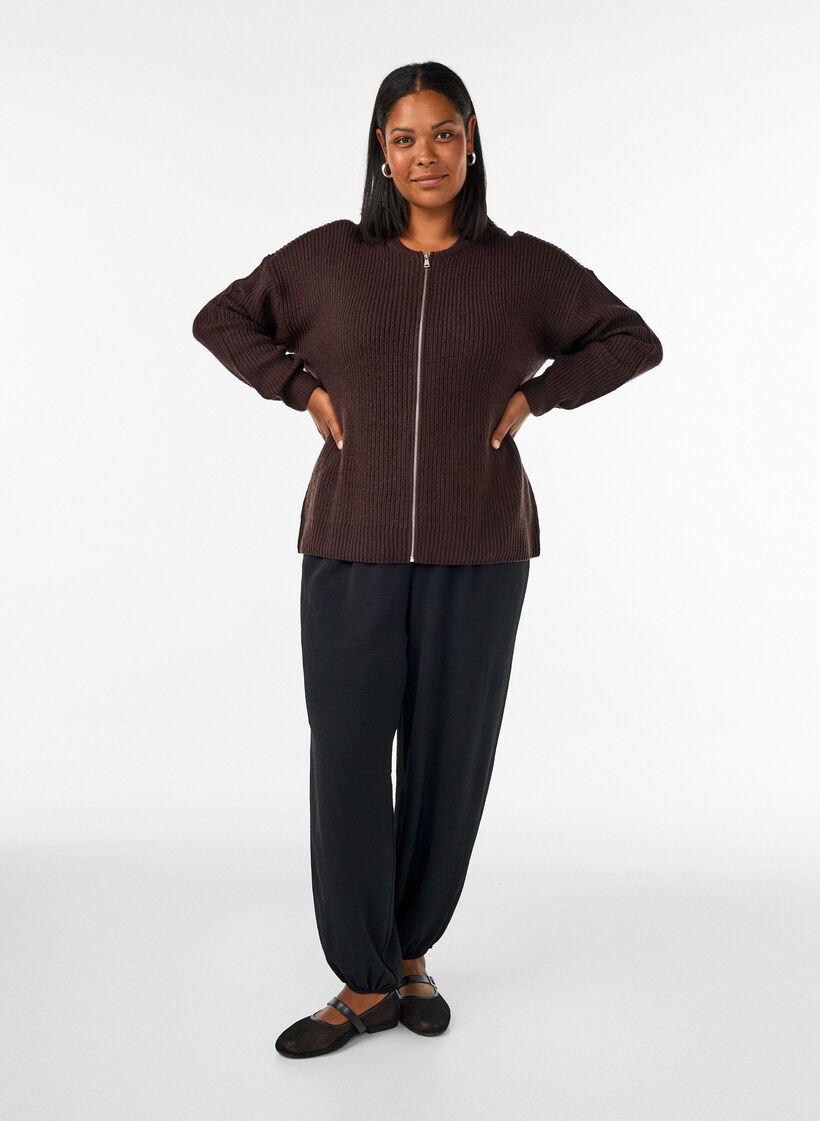 Gebreid vest met rits, Bruin, Model image number 1