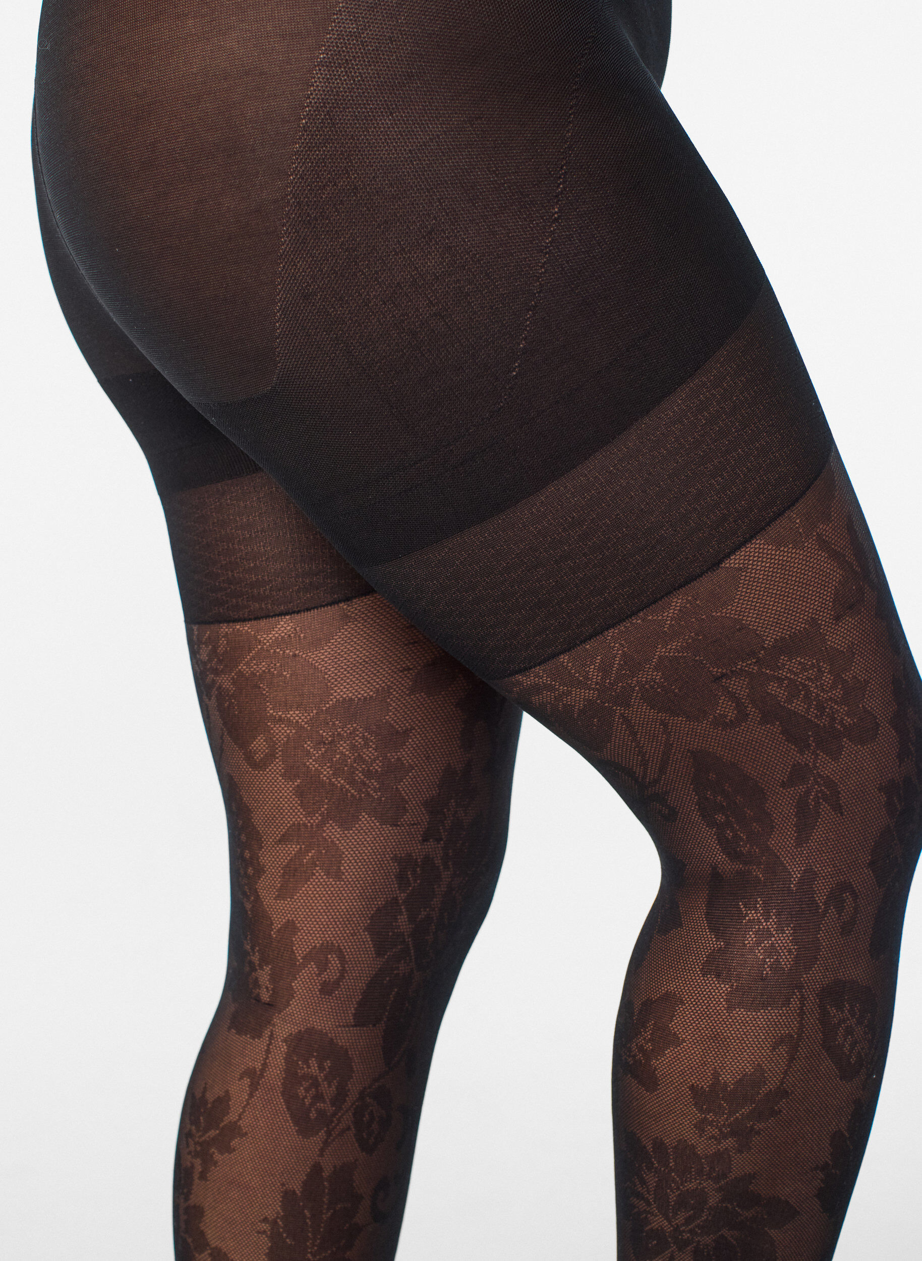 ZizziBloemenpanties met push-up effect - 50 denier, Zwart, Model image number 2