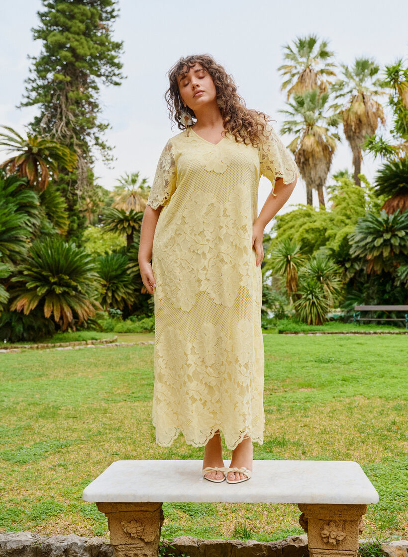 Robe midi en dentelle avec bords festonn&eacute;s, Jaune clair, Image image number 0