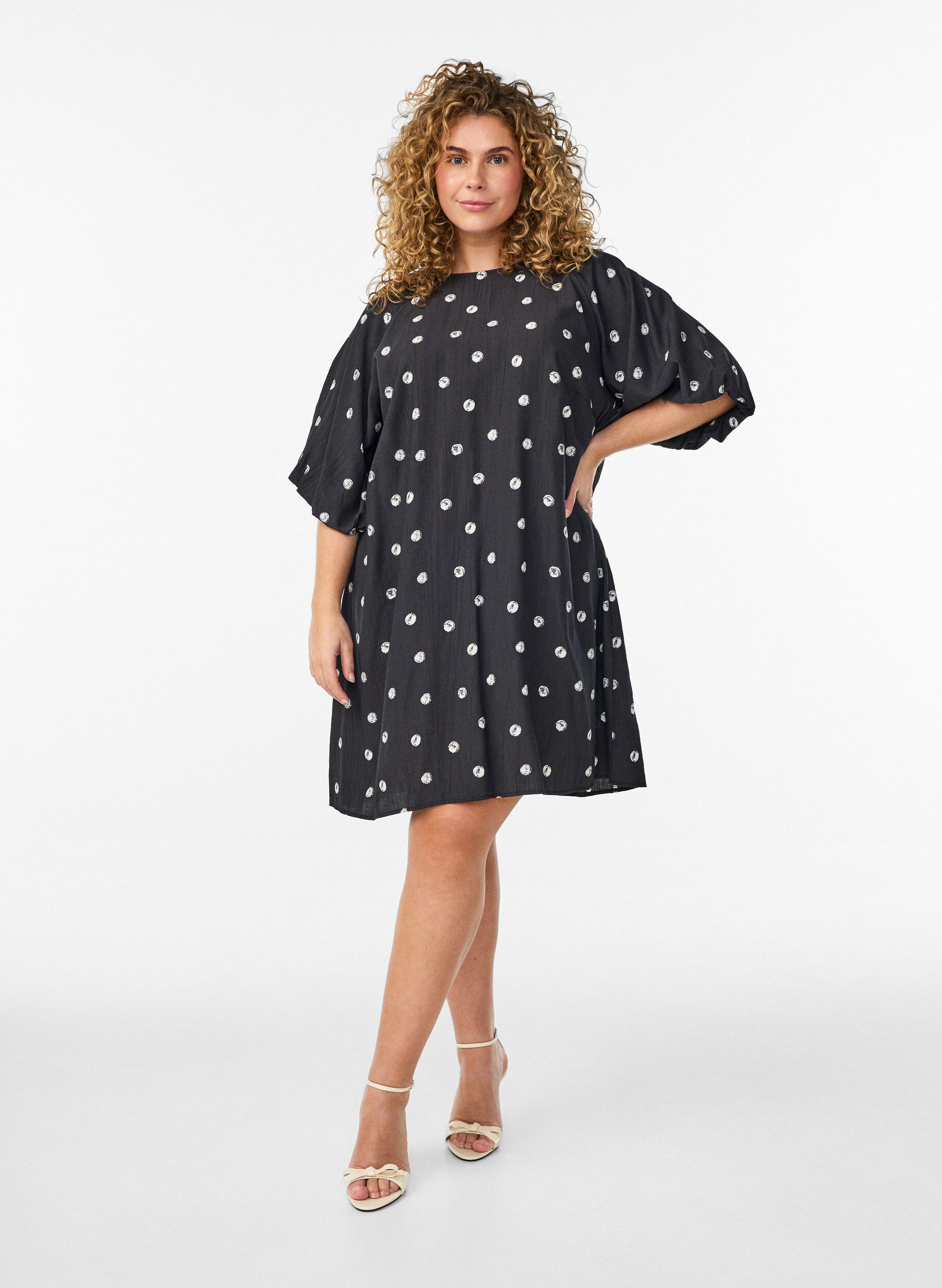 Zizzi Robe courte en viscose avec manches ballon, Charbon, Model image number 1