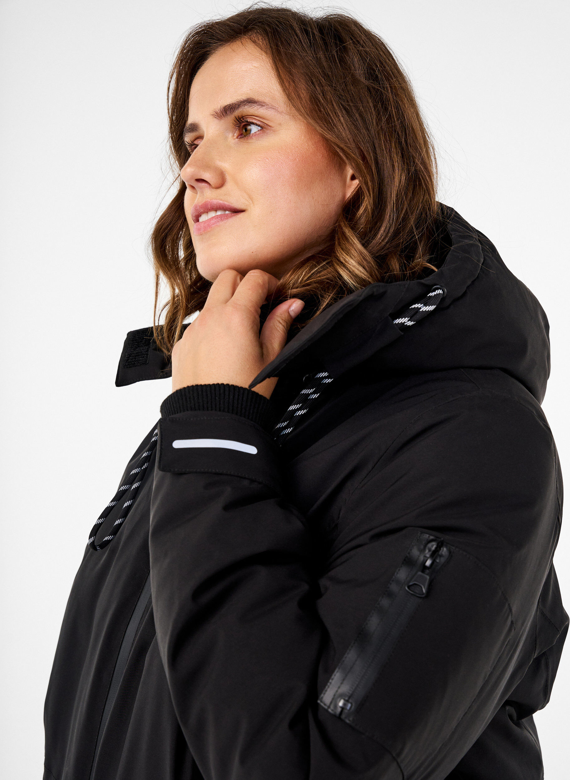 ZizziPraktische winterjas met capuchon en zakken, Zwart, Model image number 4