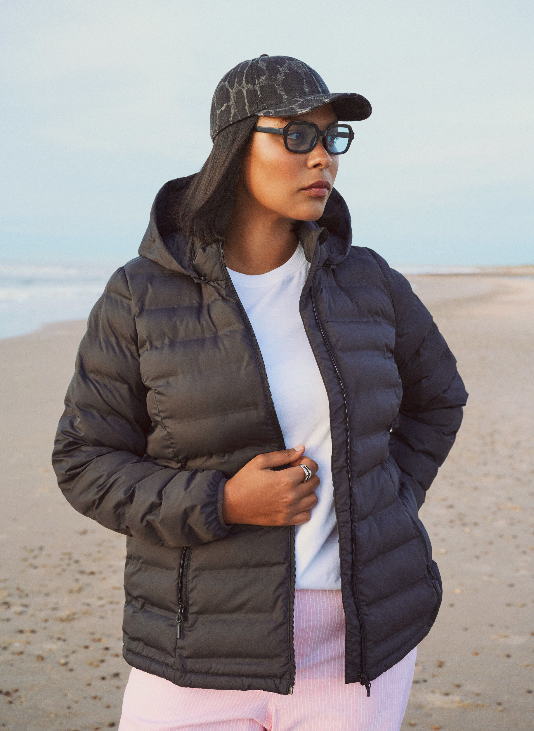 ZizziWaterafstotende lichte jas met capuchon, Zwart, Image image number 0