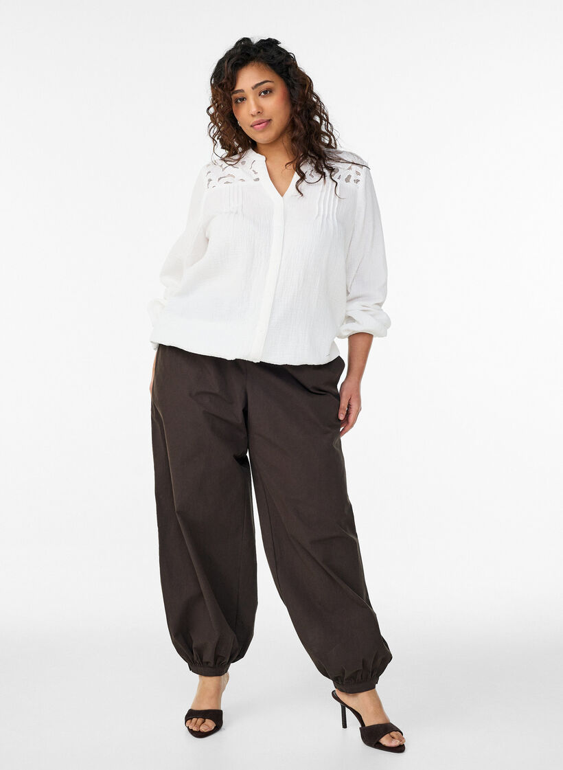 Blouse en mousseline de coton avec d&eacute;tails brod&eacute;s, Blanc, Model image number 1