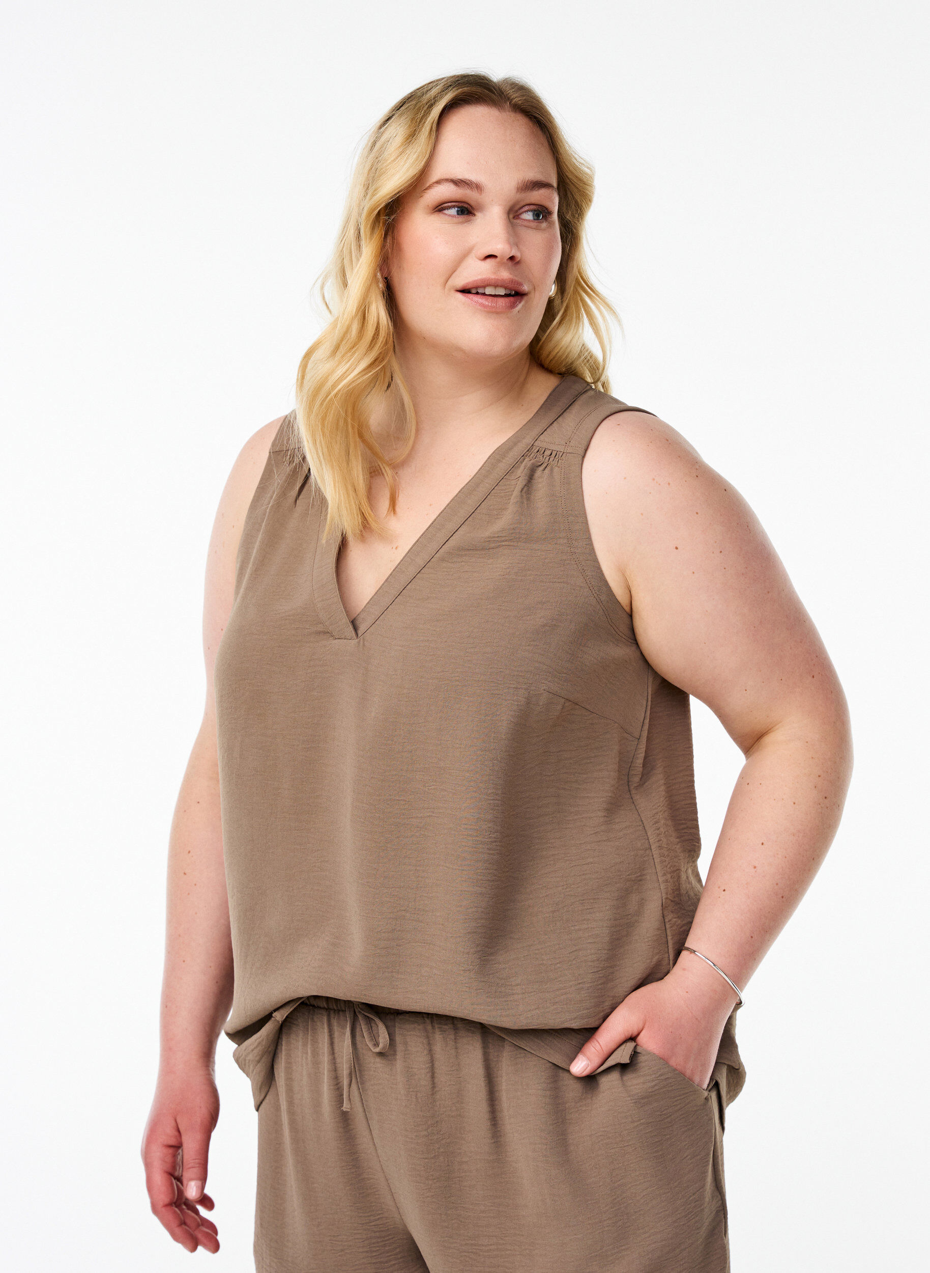 ZizziMouwloze top met kreukeffecten, Bruin, Model image number 0