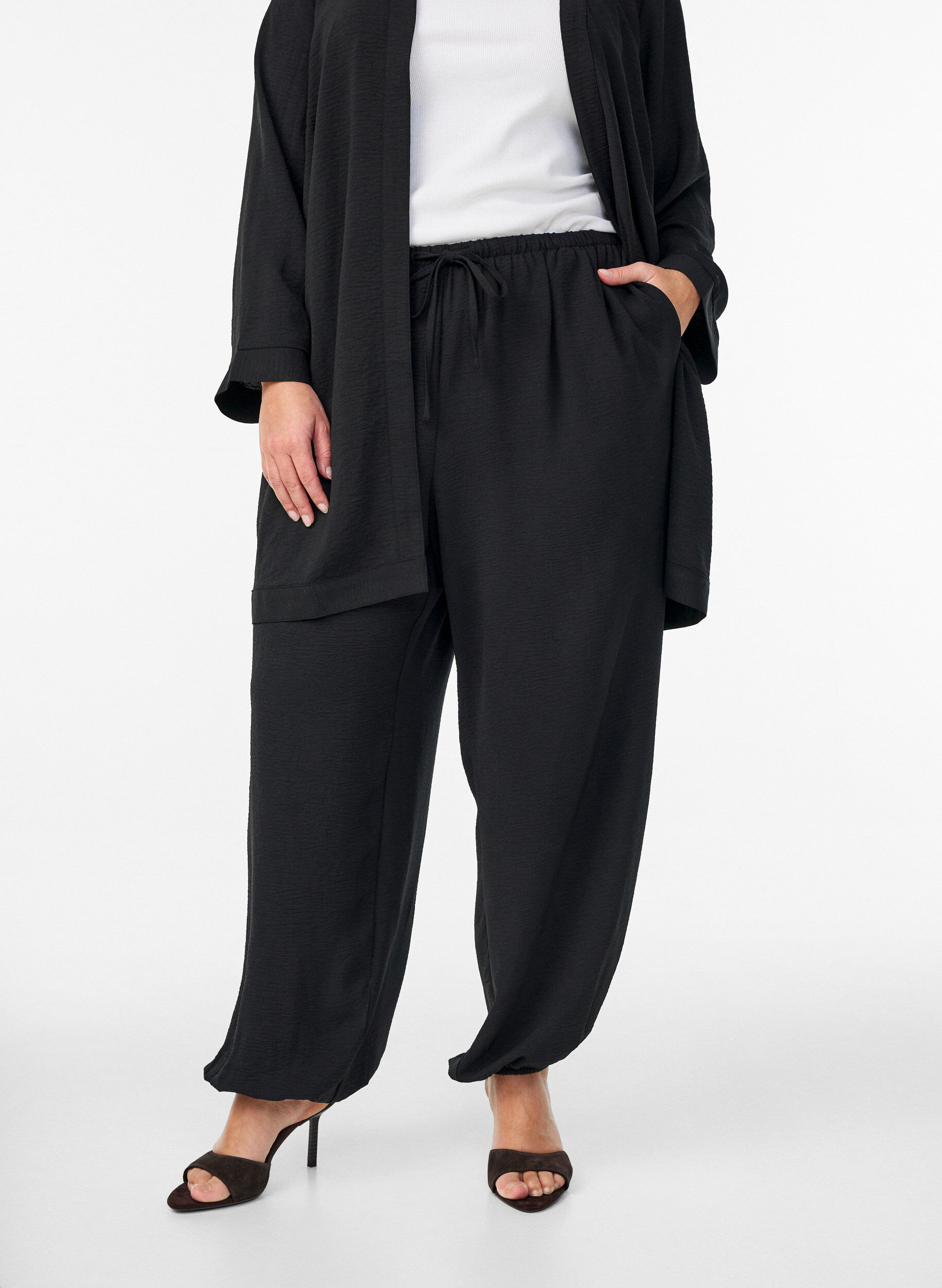 ZizziBallonbroek met hoge taille, Zwart, Model image number 2
