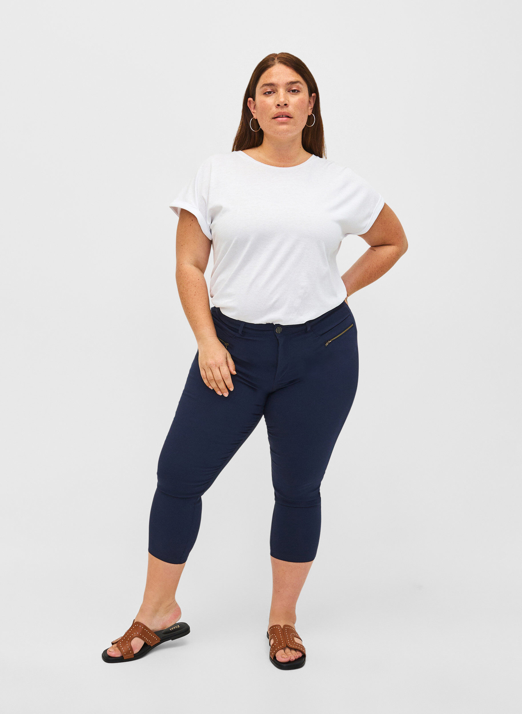 ZizziNauwsluitende capri broek in viscosemix, Blauw, Model image number 0
