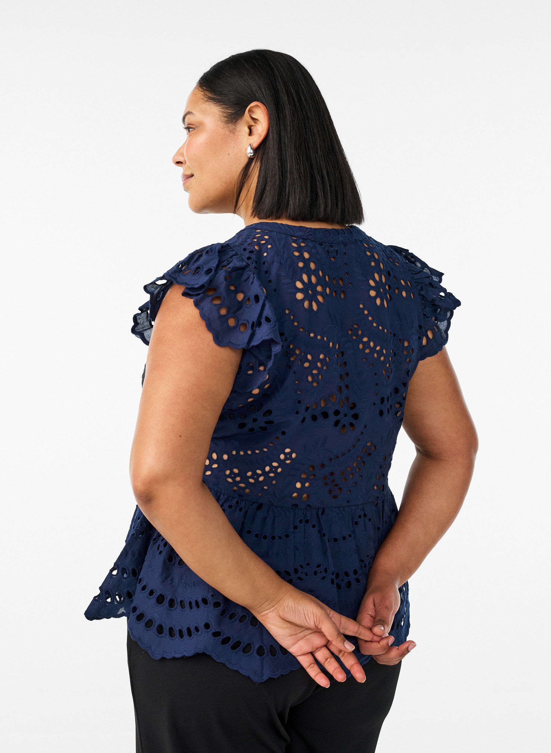 Zizzi Blouse sans manches en broderie anglaise avec volants, Bleu, Model image number 2