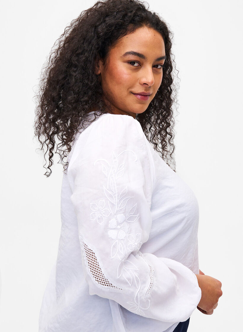 Blouse van Tencel&trade; Modal met geborduurde details, Bright White, Model image number 2
