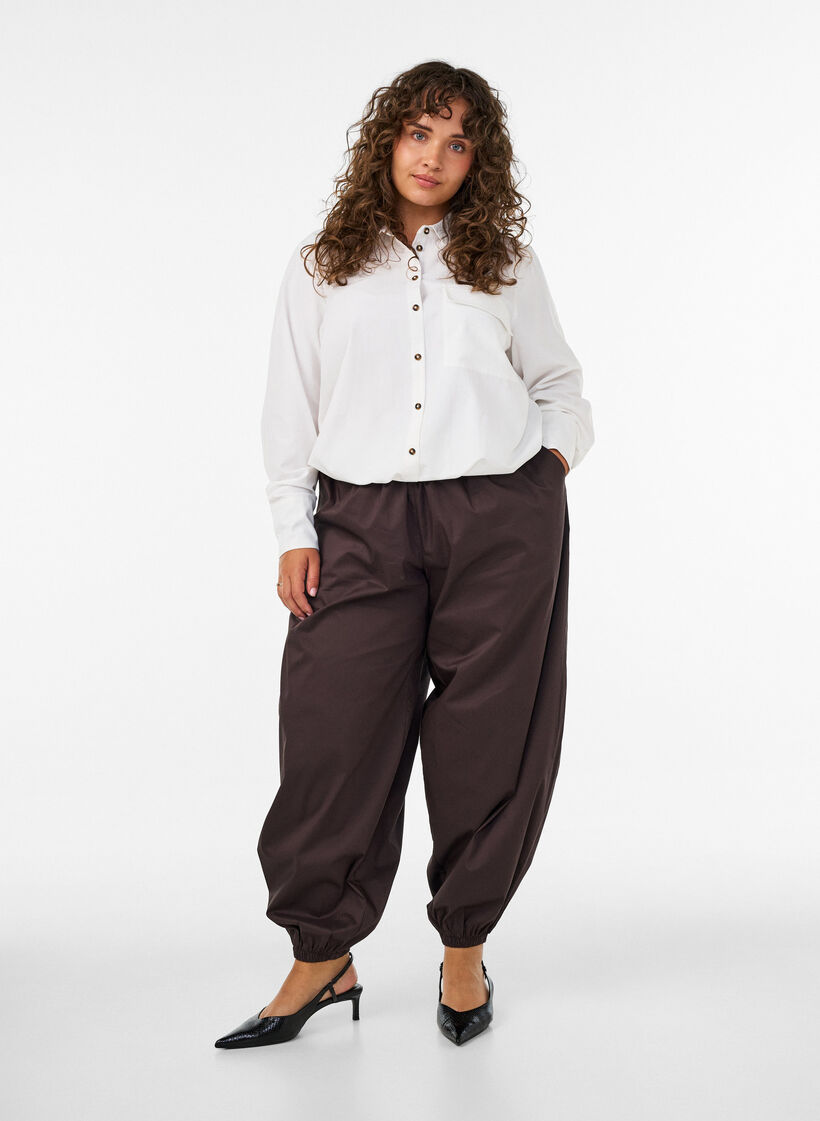 Ballonbroek met zakken en een elastische tailleband, Bruin, Model image number 0