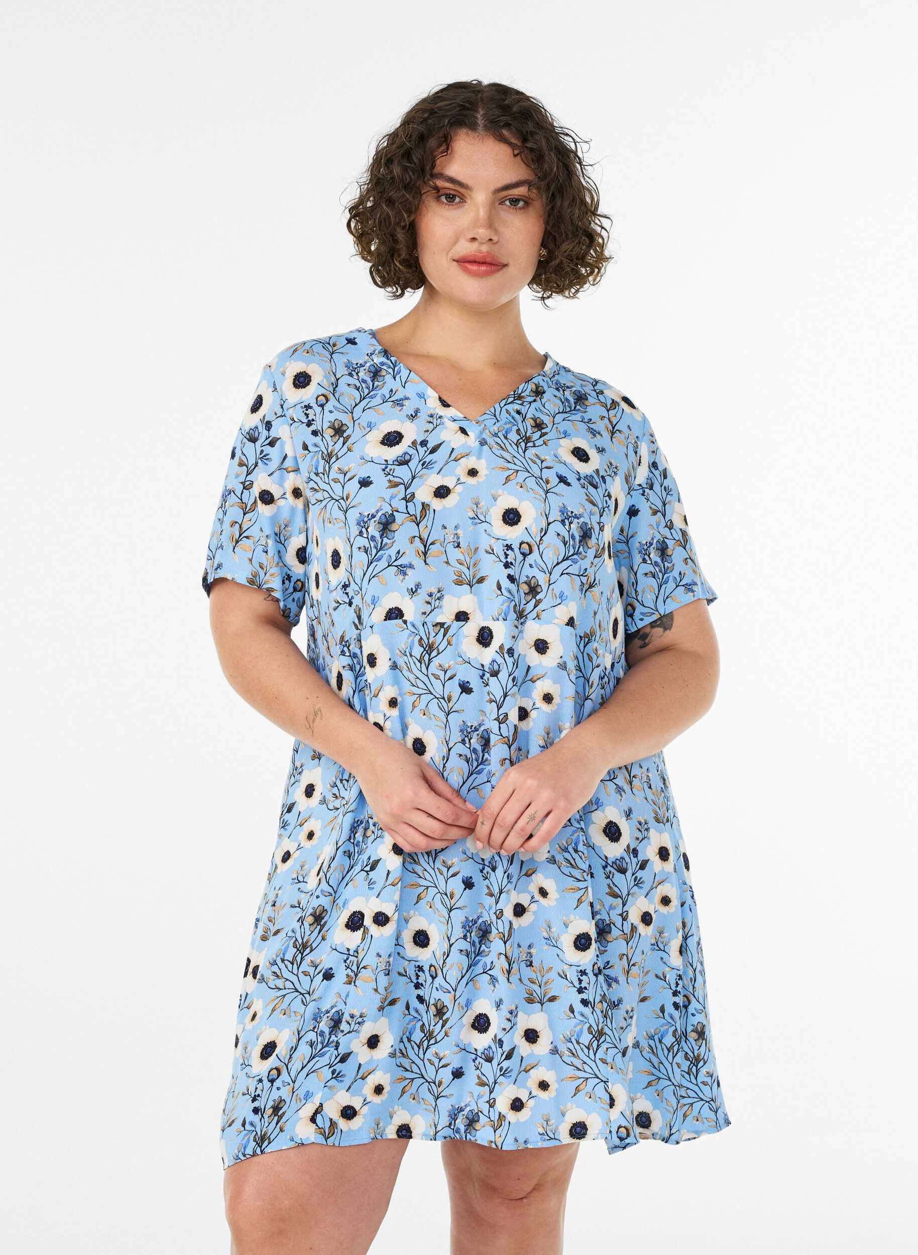 Korte jurk met bloemenprint, Blauw, Model