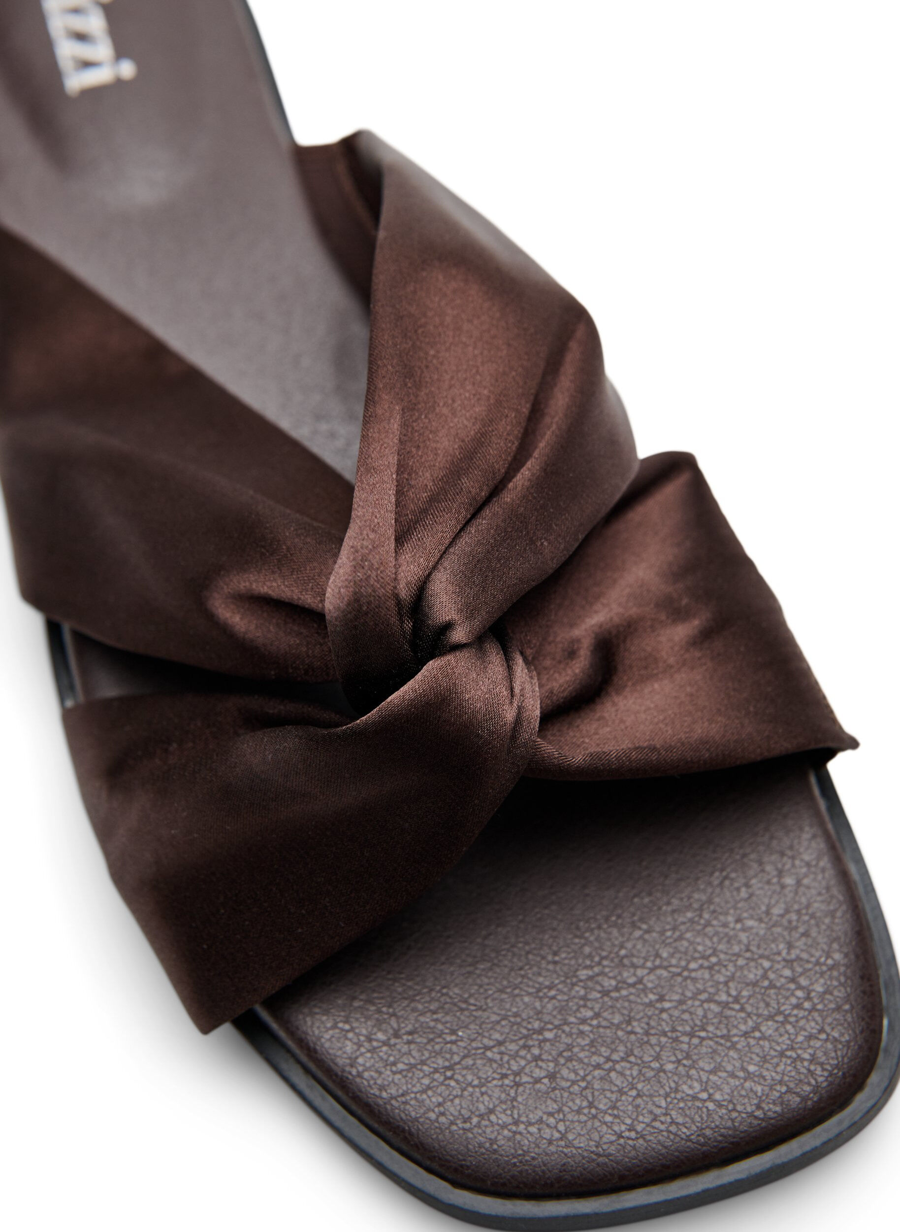 ZizziPlatte sandalen met gekruiste satijnen bandjes, Bruin, Packshot image number 2