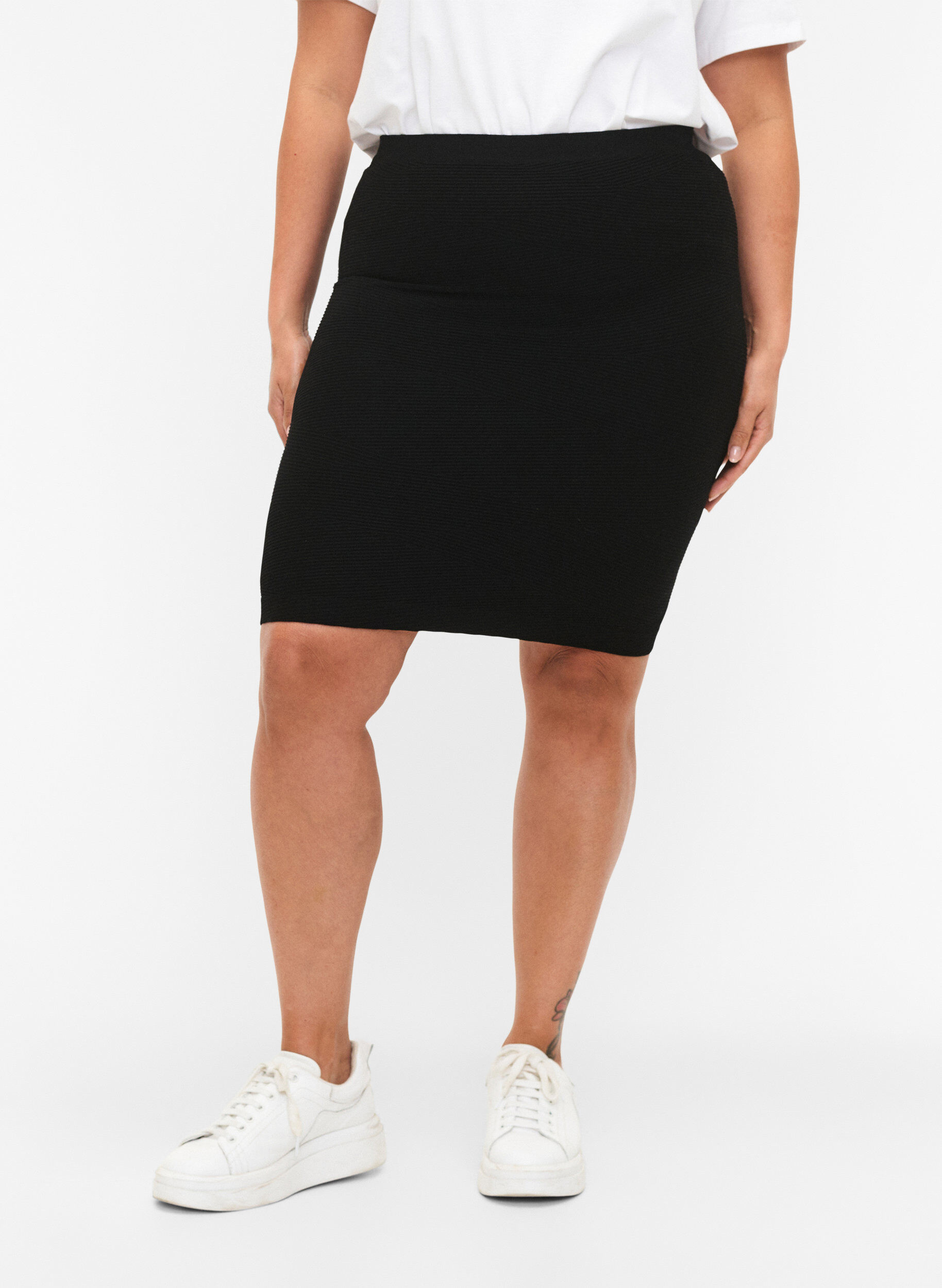 ZizziNauwsluitende naadloze rok, Black, Model image number 2