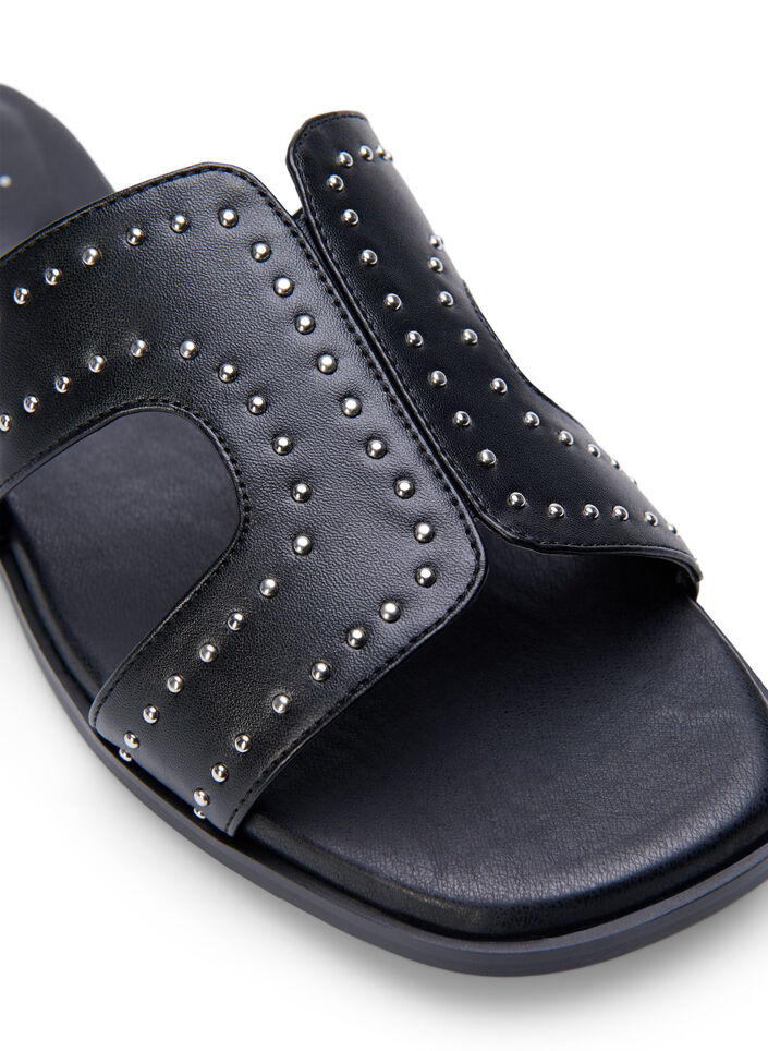 Platte instappers met brede pasvorm en studs, Black, Packshot