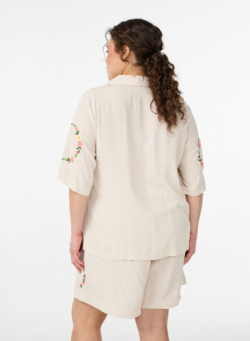Viscose pyjamatop met striksluiting en bloemenprint, Beige, Model image number 2