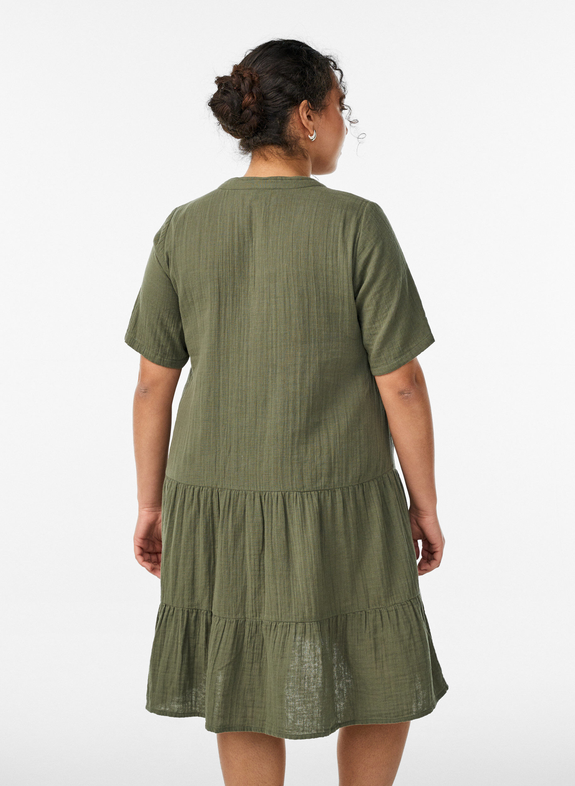 Zizzi Robe courte &eacute;vas&eacute;e en mousseline de coton, Vert, Model image number 2