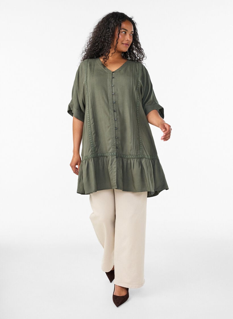 Viscose tuniek met knopen en rucherand, Groen, Model image number 1