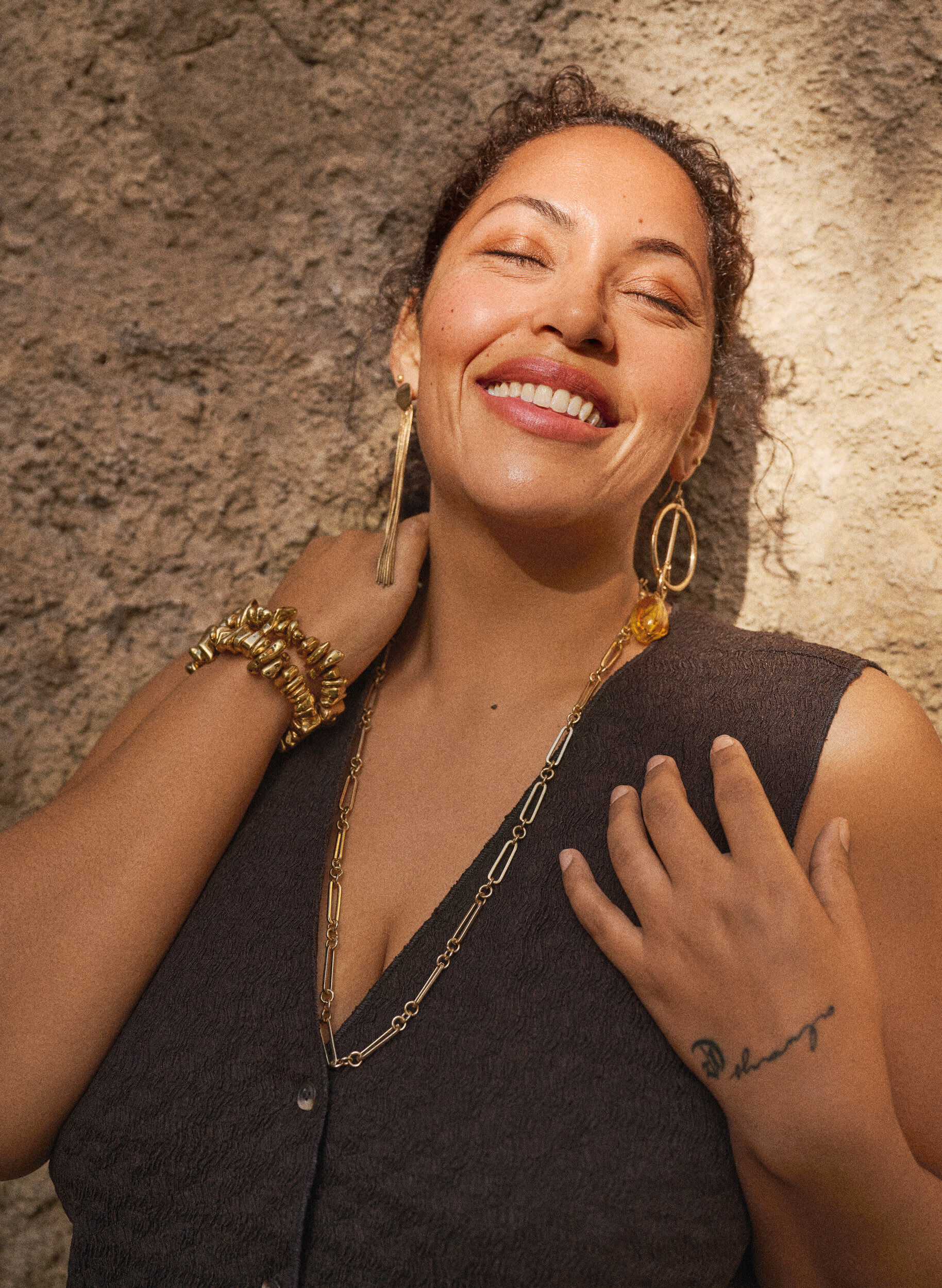 ZizziMouwloos top met een golvende textuur en knoopsluiting, Bruin, Image image number 0