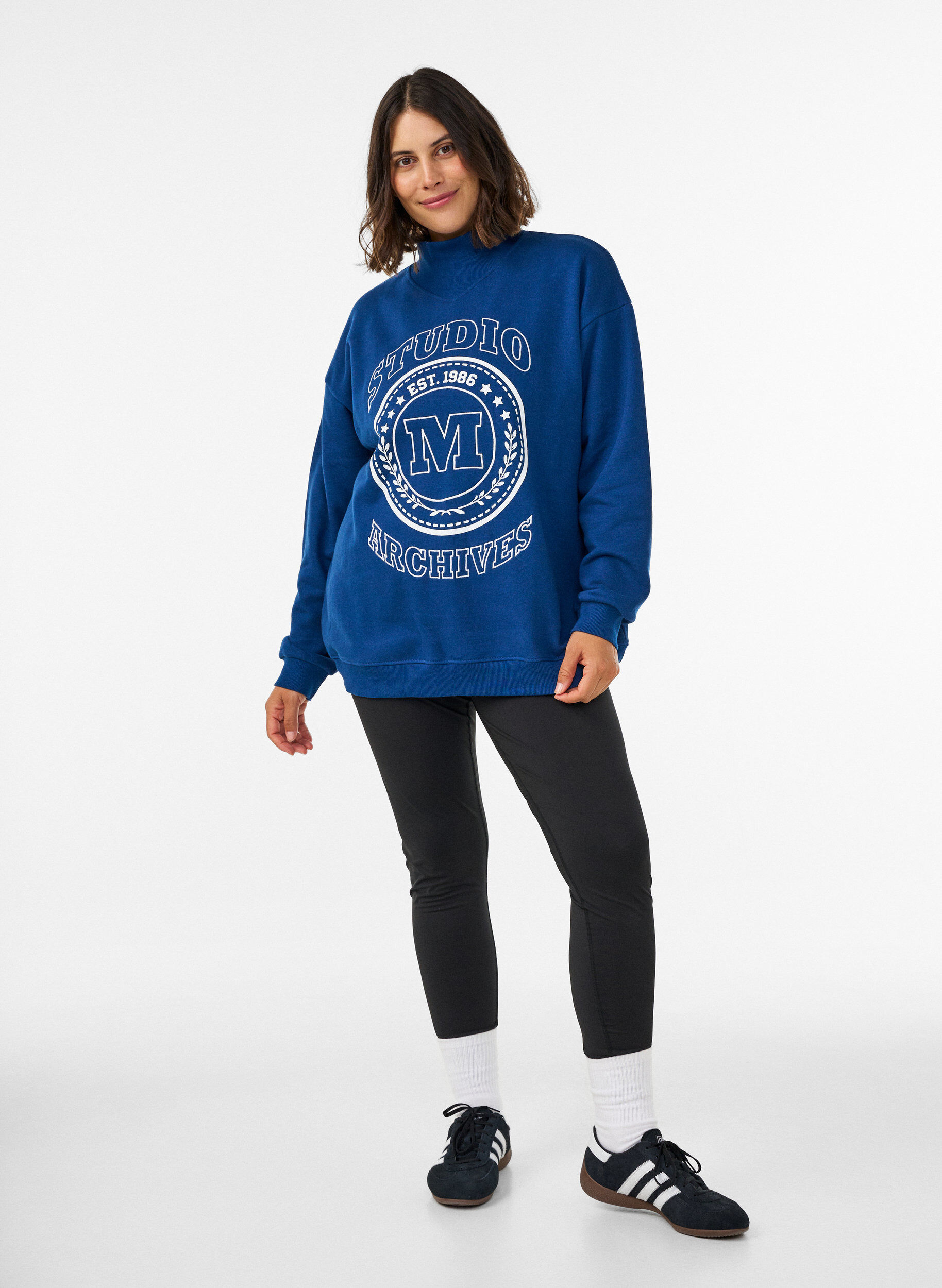 ZizziSweatshirt met hoge hals en sportief motief op de voorkant, Blauw, Model image number 1