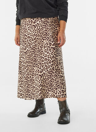 ZizziSatijnen midi rok, Leopard AOP, Model image number 2