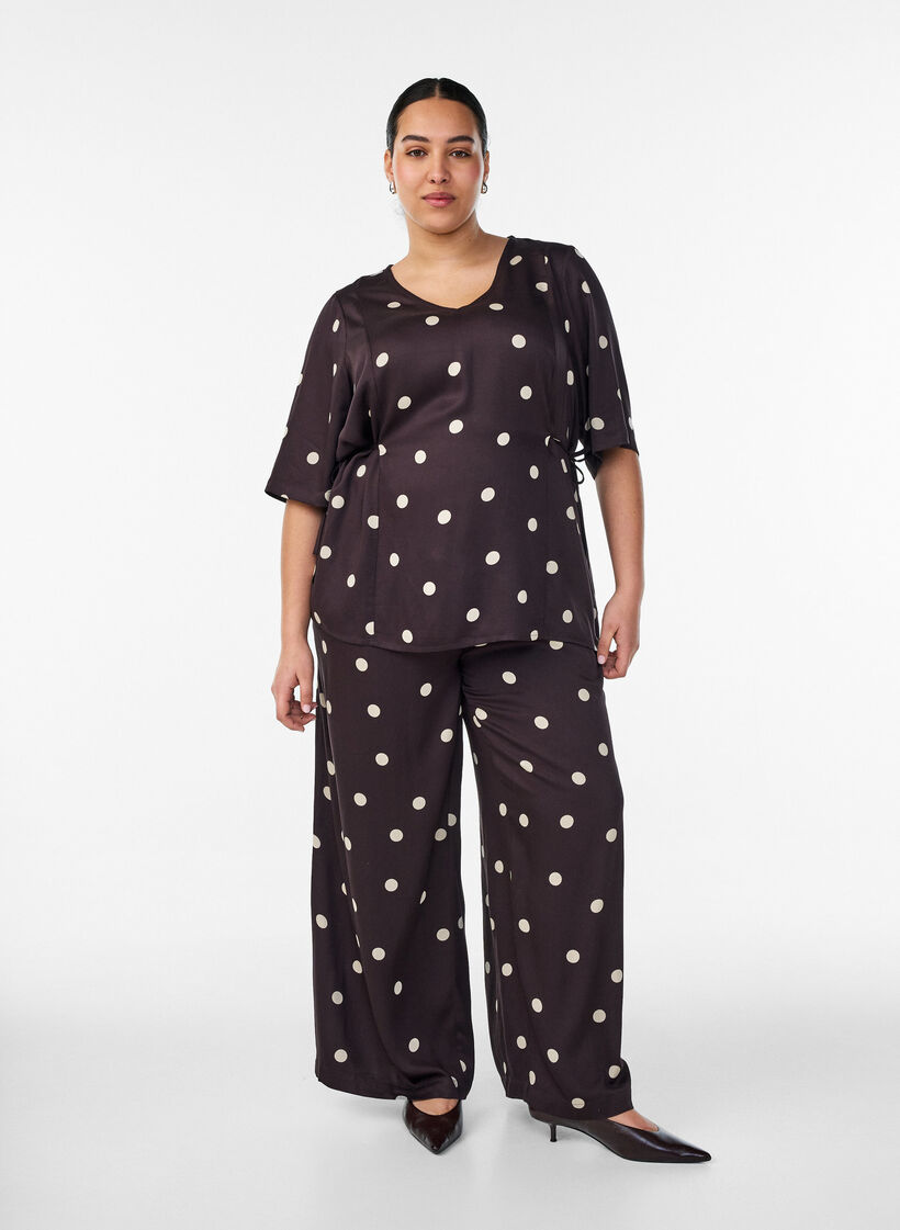 Polkadot viscose blouse met V-hals en striksluiting, Bruin, Model image number 1