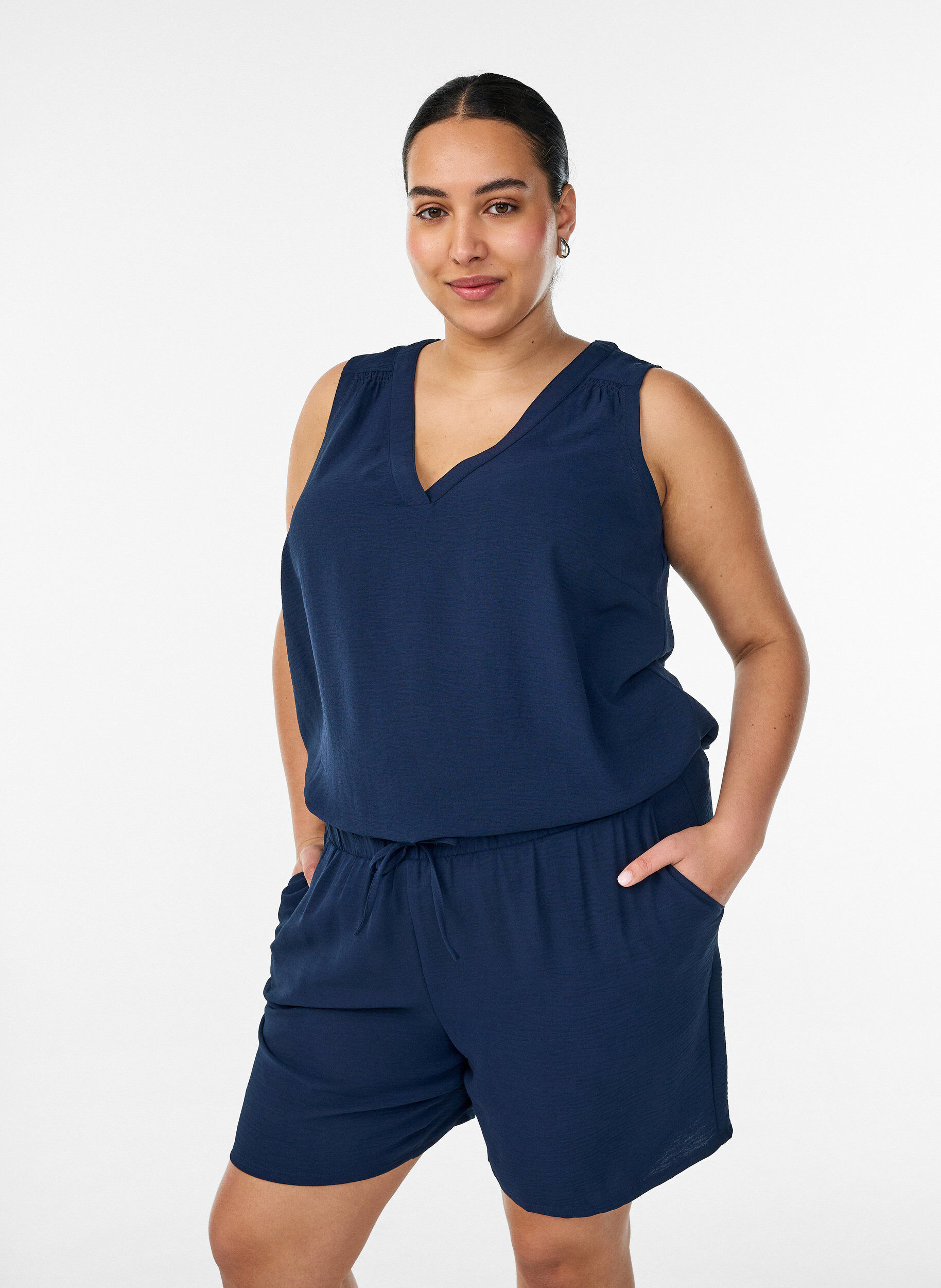 ZizziKorte broek met zakken en elastische tailleband, Blauw, Model image number 0
