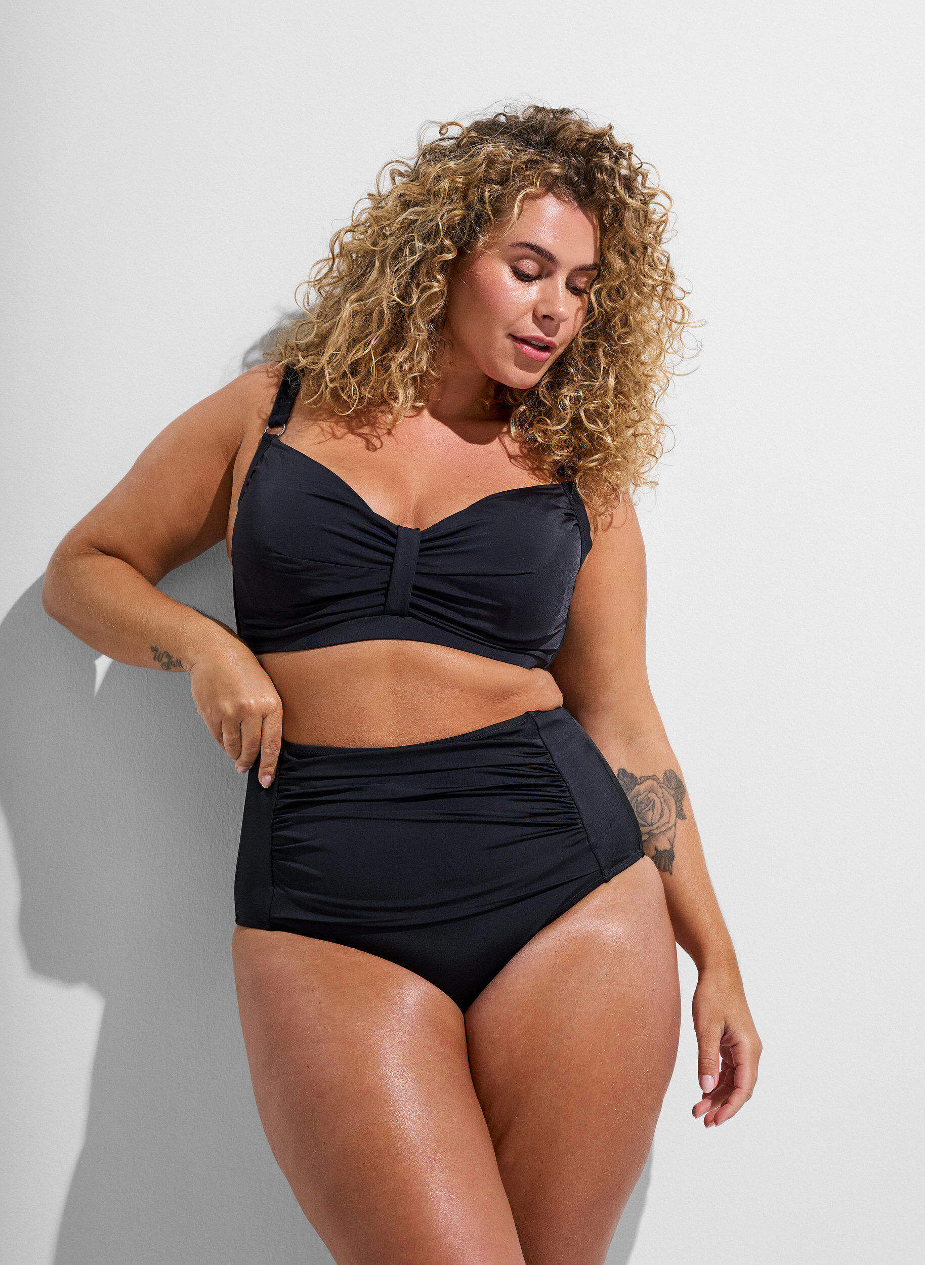 Bikinibroekje met high waist, Zwart, Model