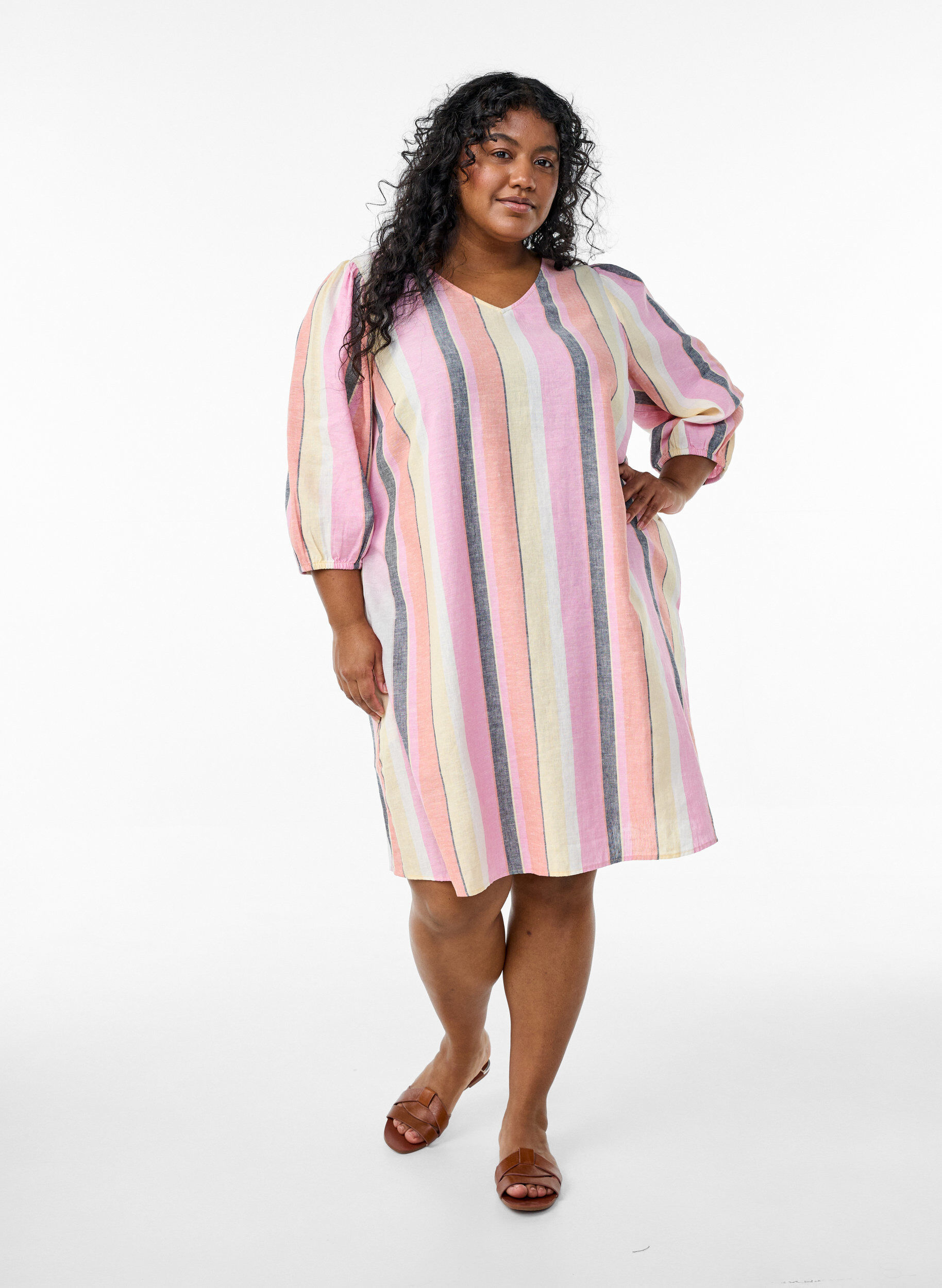 ZizziKorte jurk in linnen en viscose met 3/4 mouwen, Geel, Model image number 1