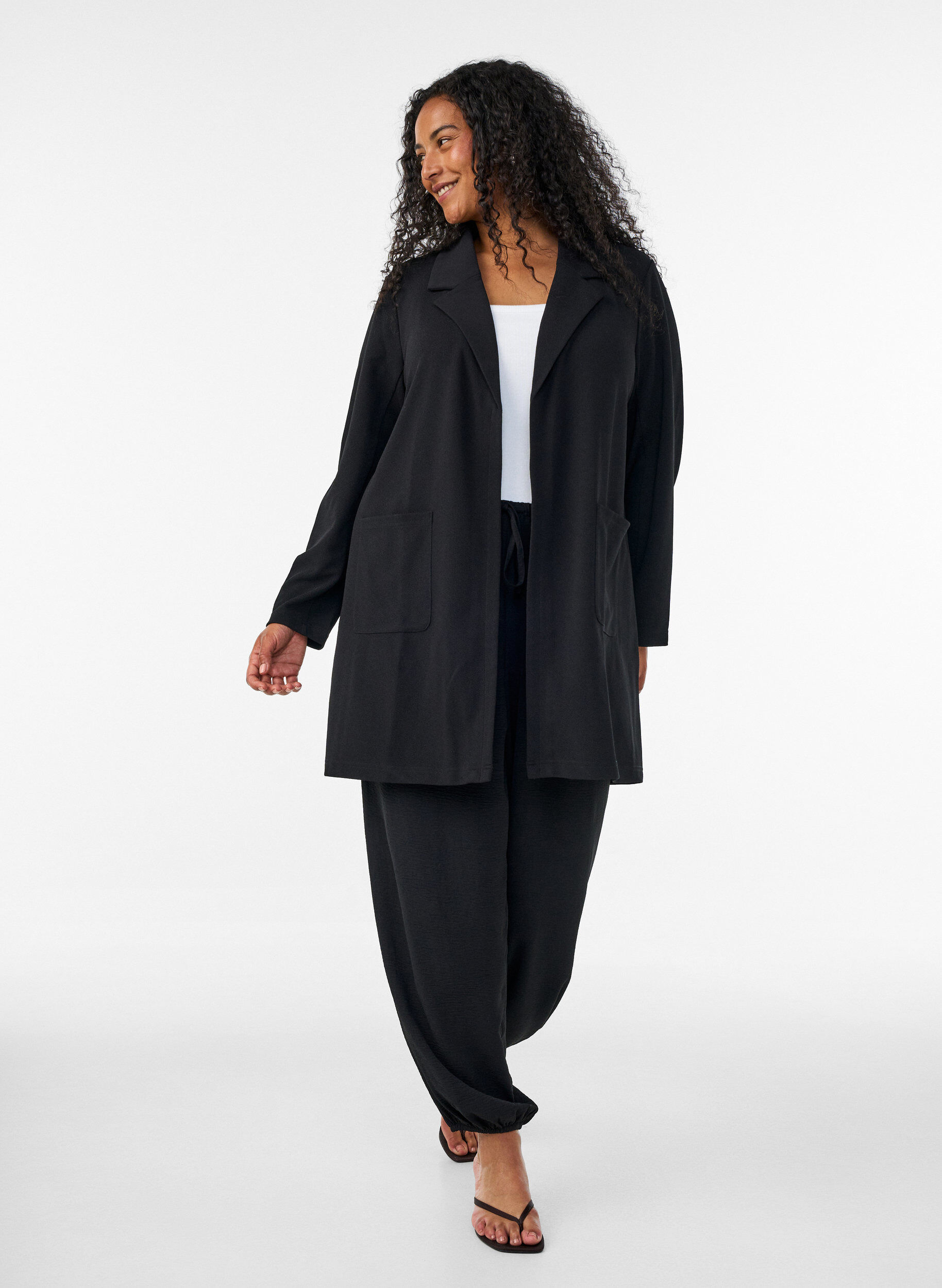 ZizziLange jas met zakken, Zwart, Model image number 1
