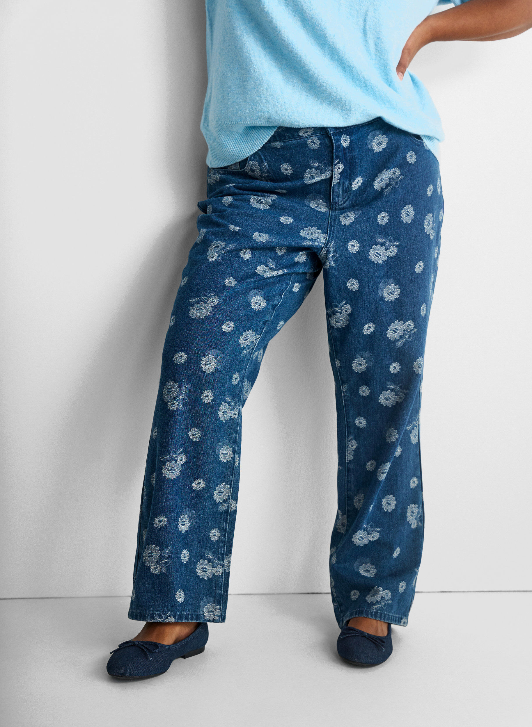 ZizziGemma high-waist bloemen jeans, Blauw, Model image number 3