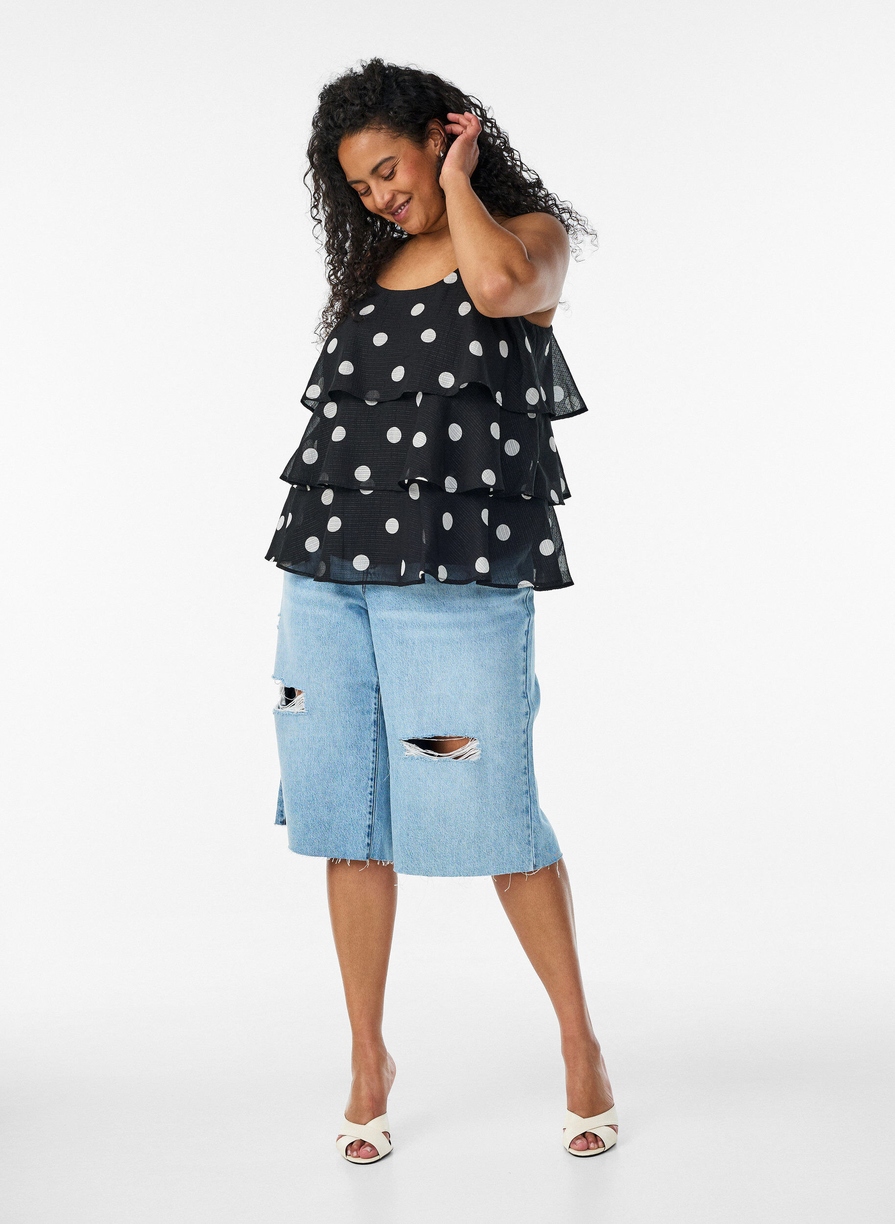 ZizziGelaagde top met ruches en spaghettibandjes, Zwart, Model image number 1