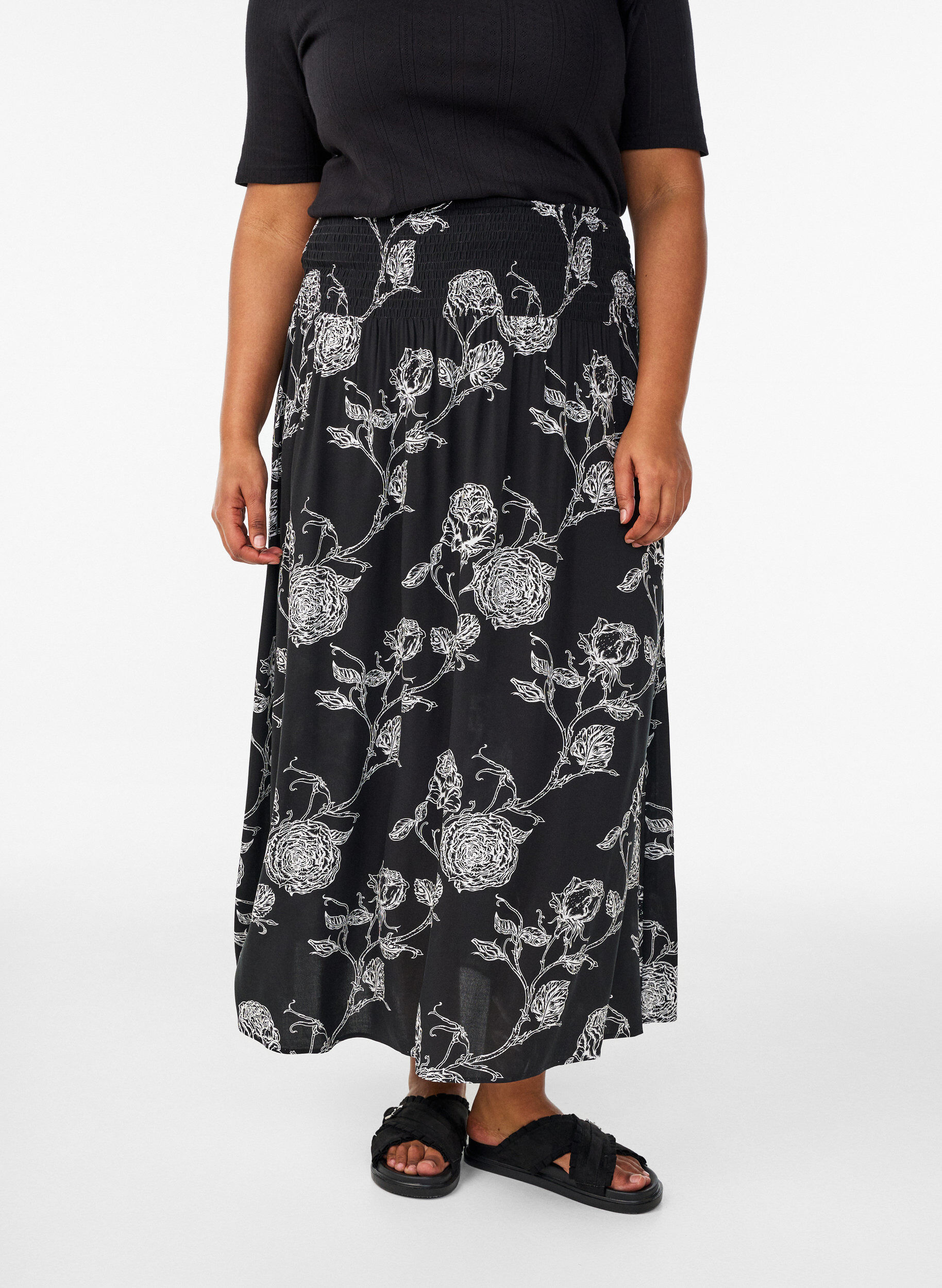 Zizzi Jupe longue en viscose avec smocks, Noir, Model image number 2