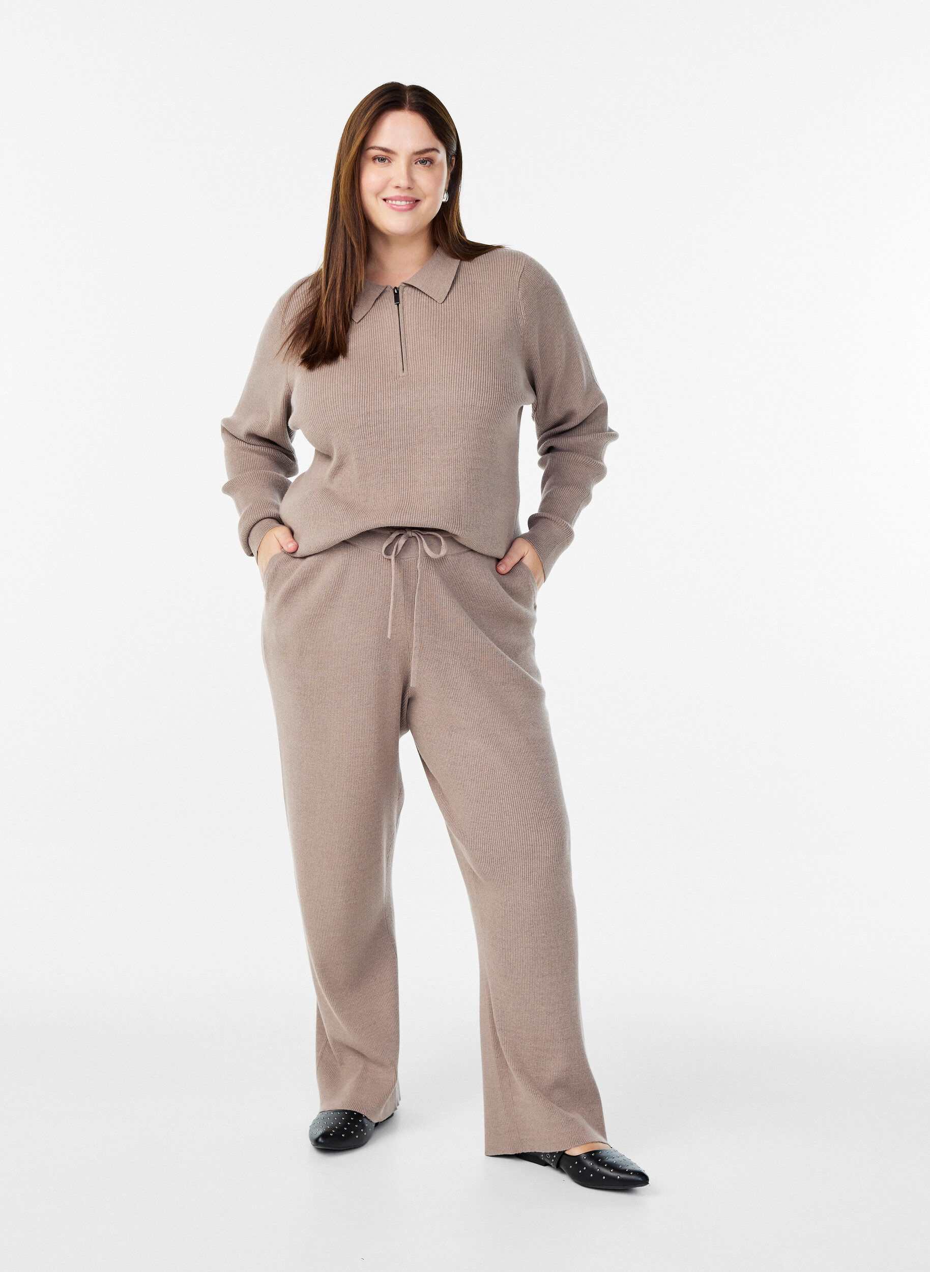 Ribgebreide broek met hoge taille en rechte pijpen, Beige, Model