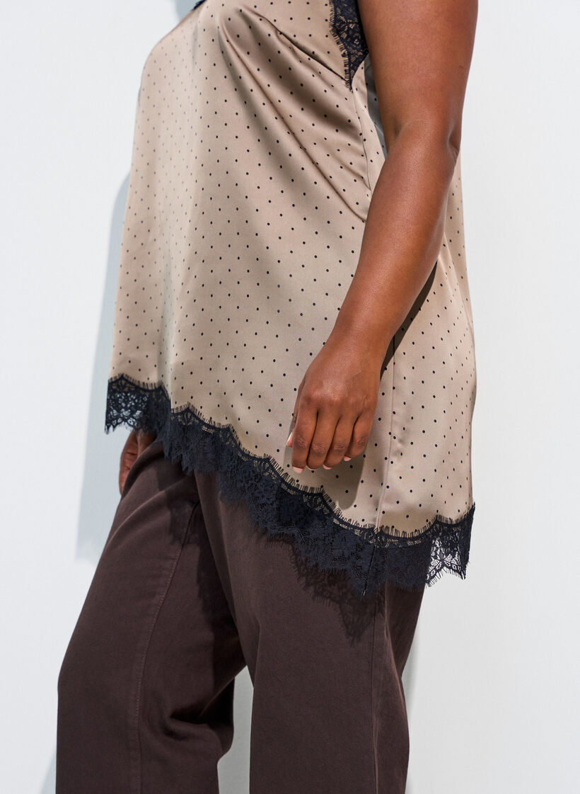 Top &agrave; fines bretelles avec dentelle et ourlet asym&eacute;trique, Beige, Model image number 3