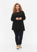 Gebreide blouse gemaakt van katoen en viscose., Zwart, Model image number 1