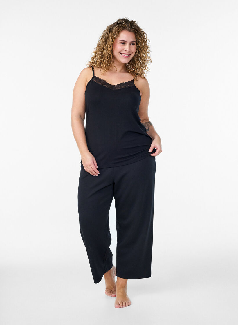 Top met kantdetail en spaghettibandjes, Zwart, Model image number 1