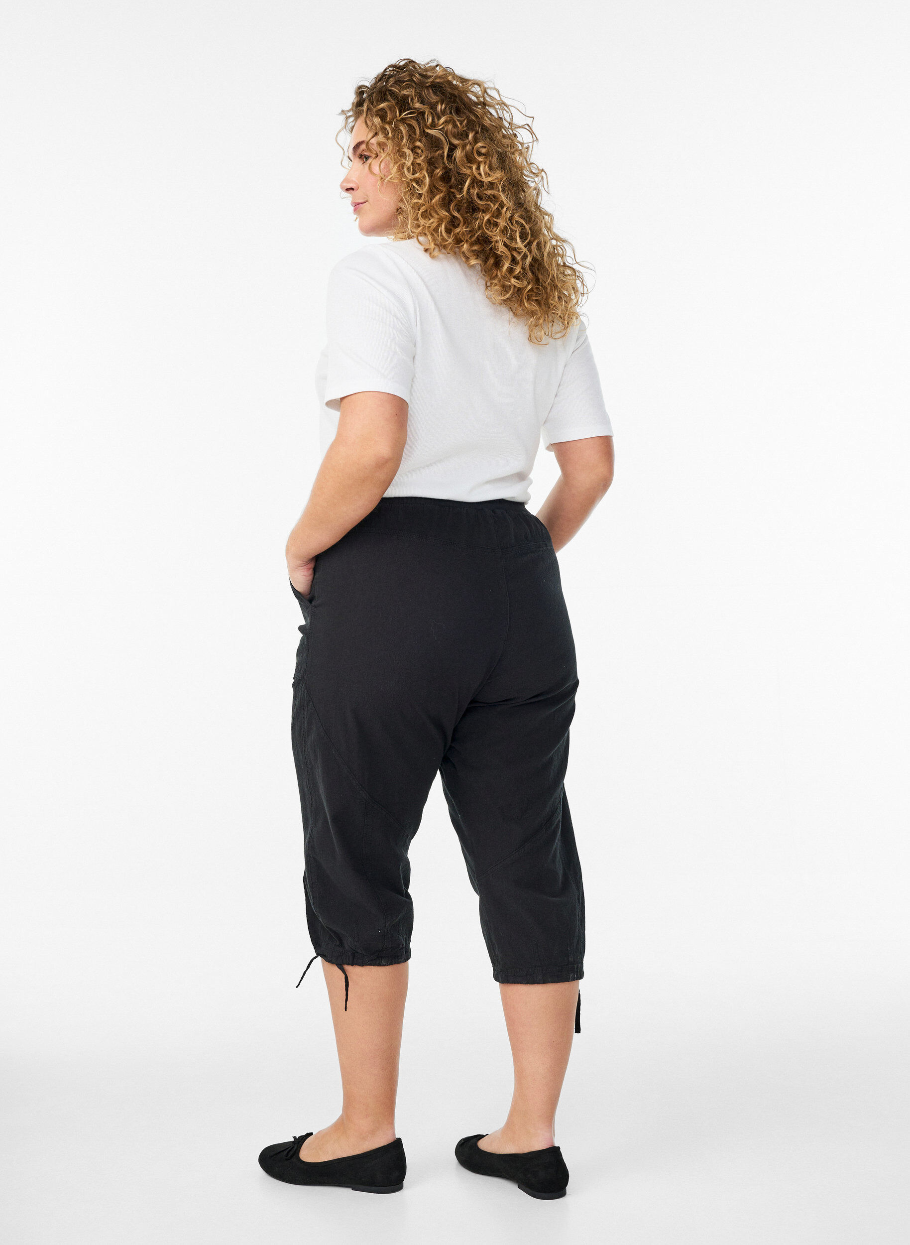 ZizziKatoenen Capri-broek, Zwart, Model image number 1