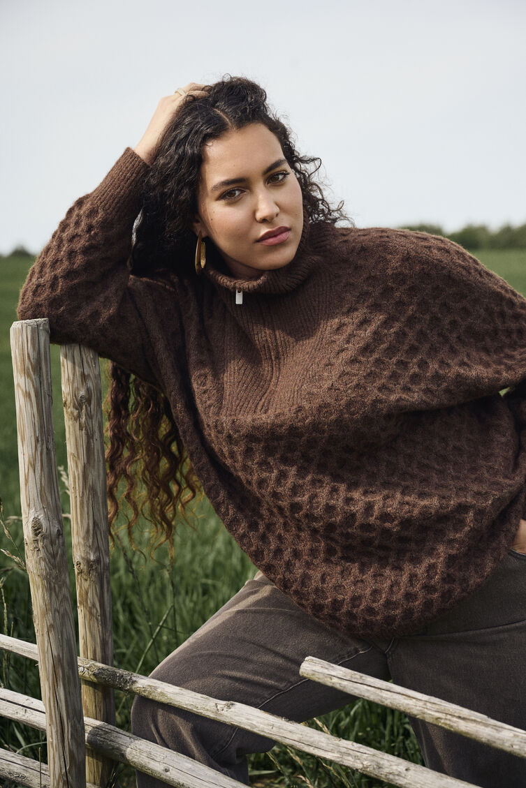 Bruin breisel met ritssluiting, , Model