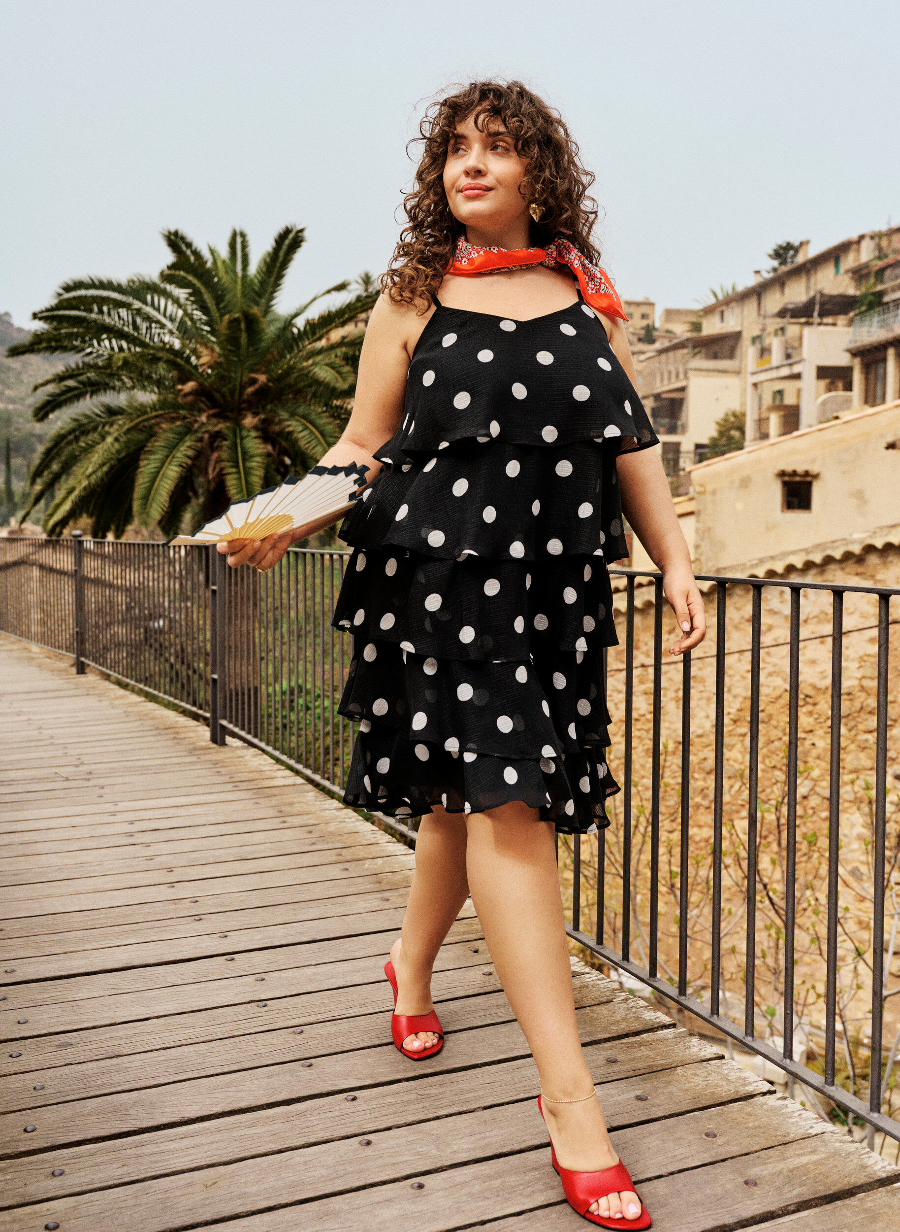 Gelaagde jurk met ruches en spaghettibandjes