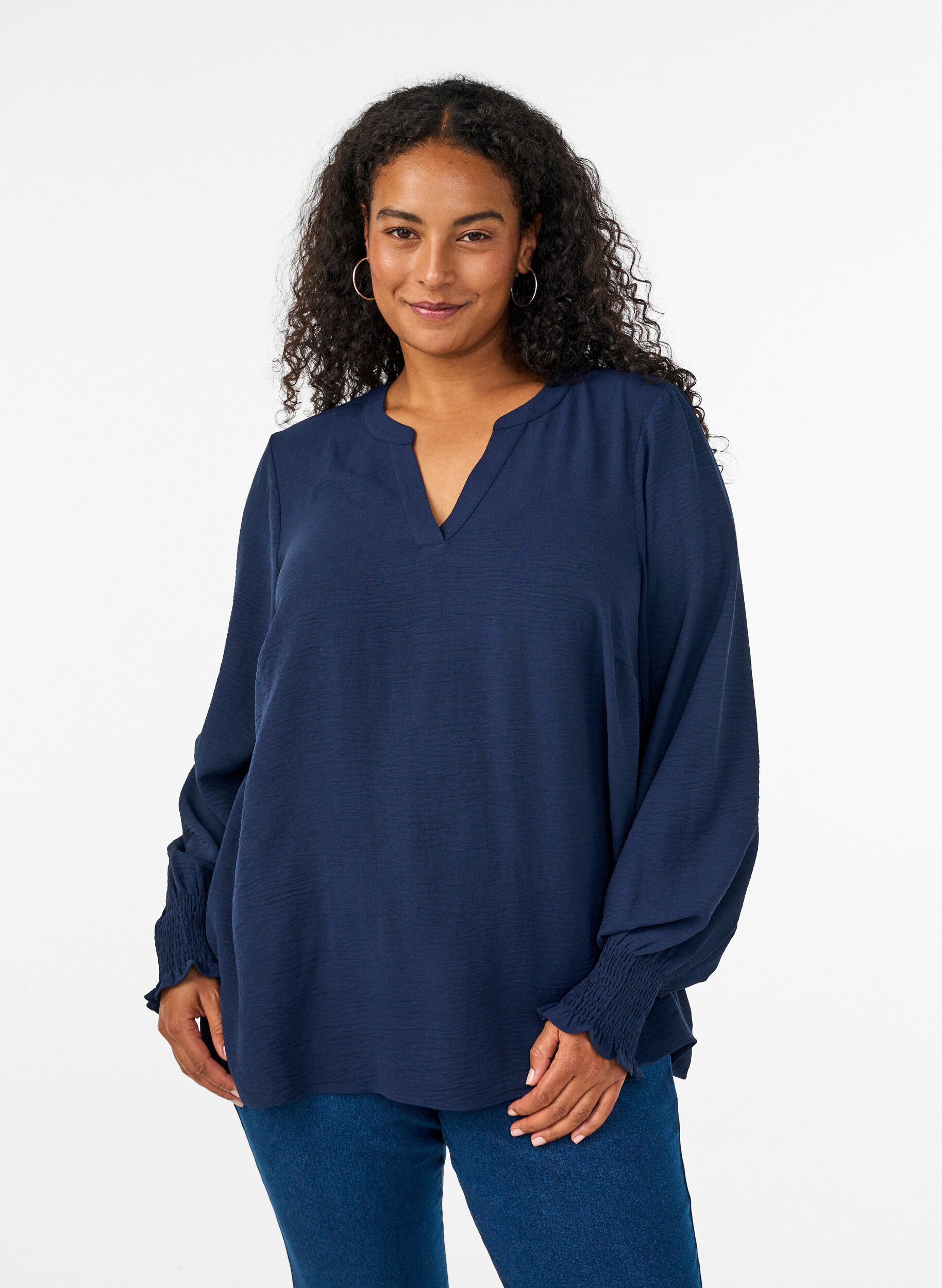Blouse met smockmanchetten en V-hals, Blauw, Model