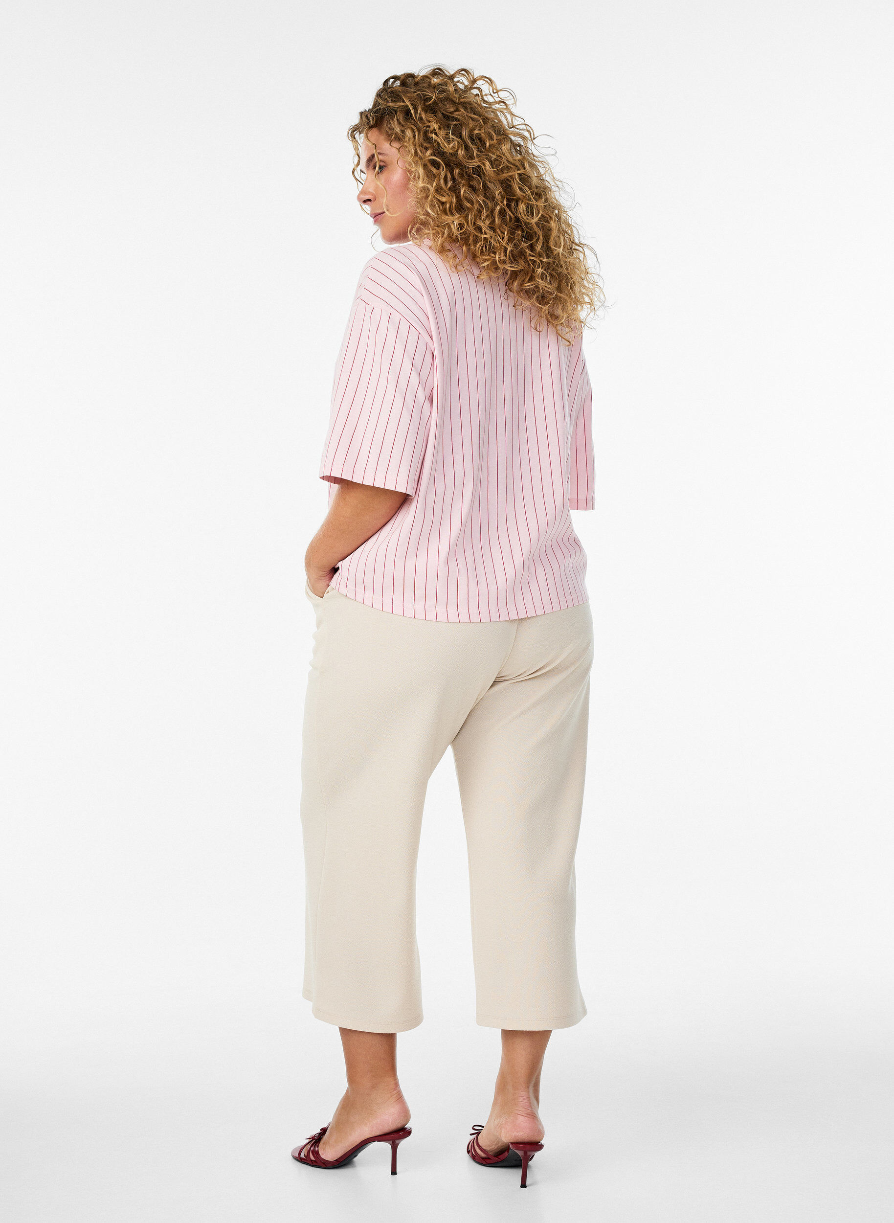 Zizzi Pantalon ample avec longueur 7/8, Beige, Model image number 1