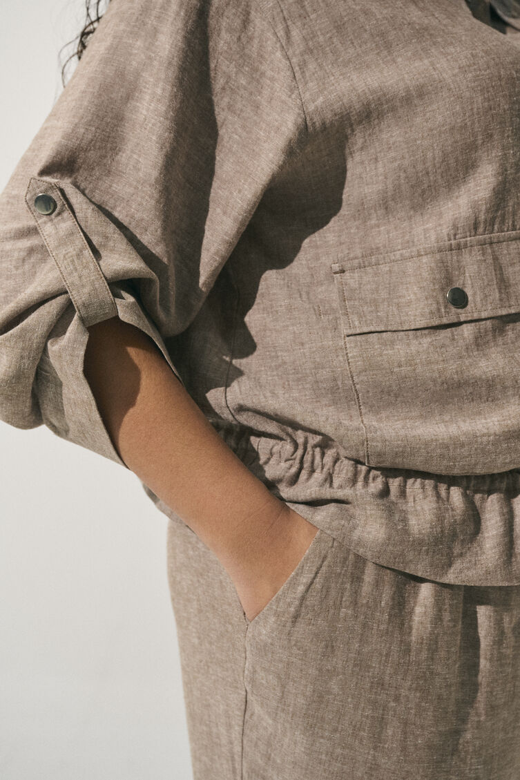 Tenue en lin, , Model