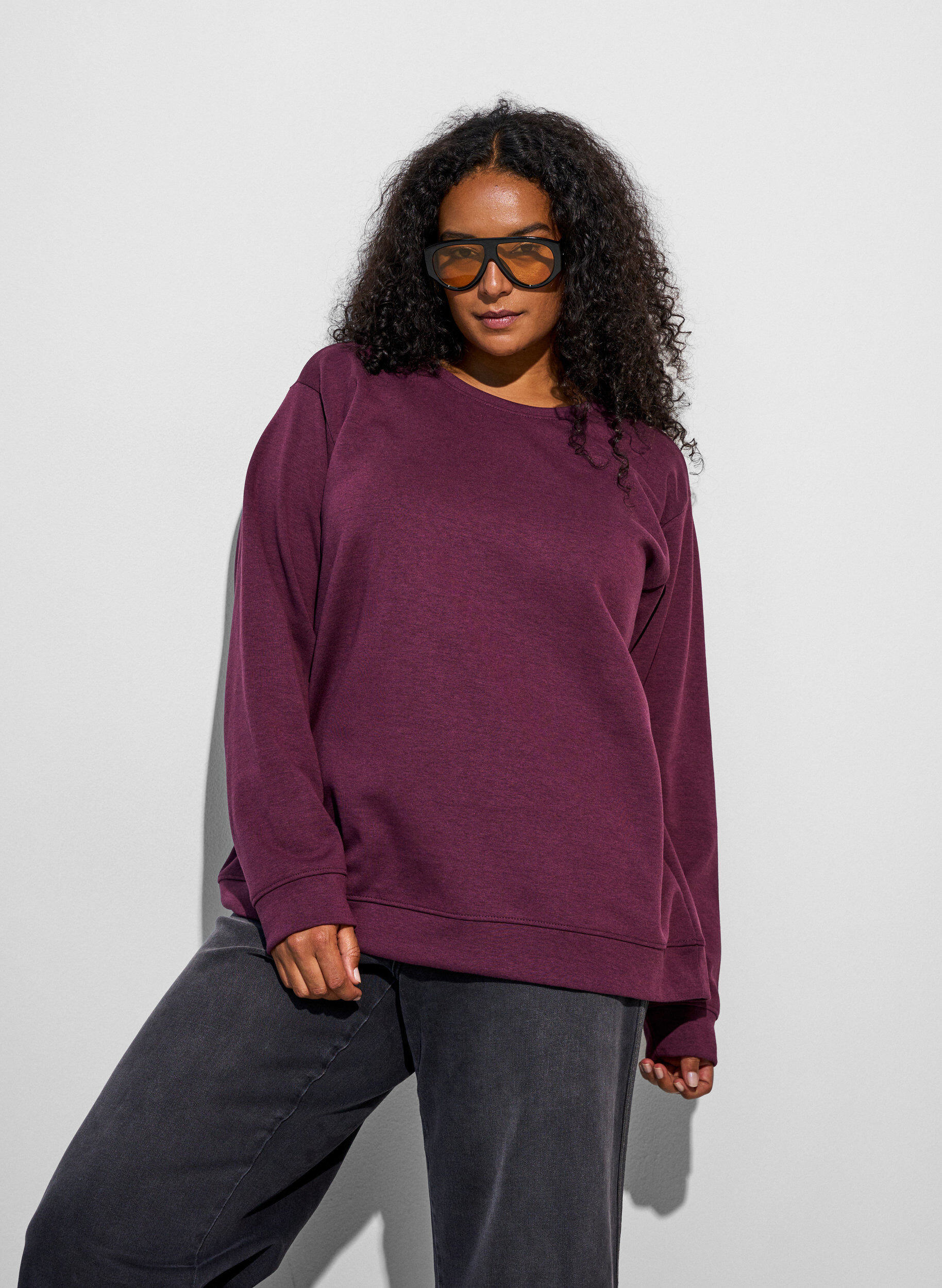 Sweatshirt met ronde hals, Rood, Model
