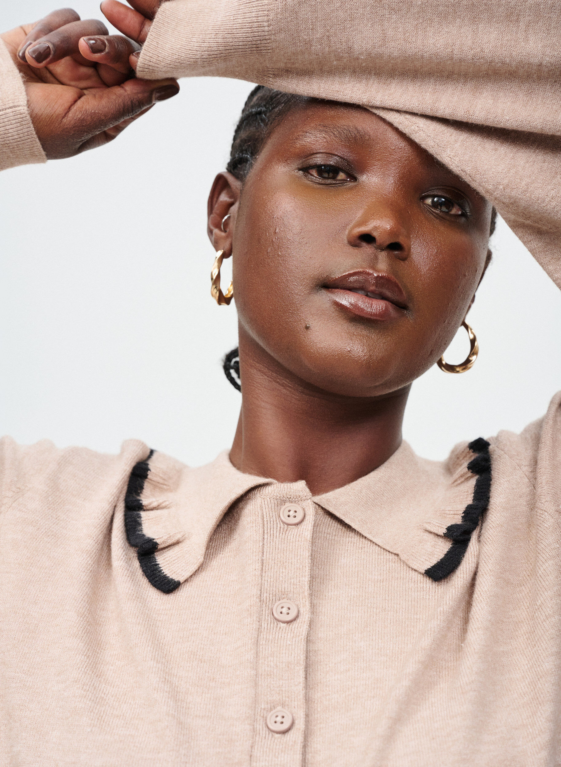 ZizziGebreide blouse met een geruffelde polokraag, Beige, Image image number 0