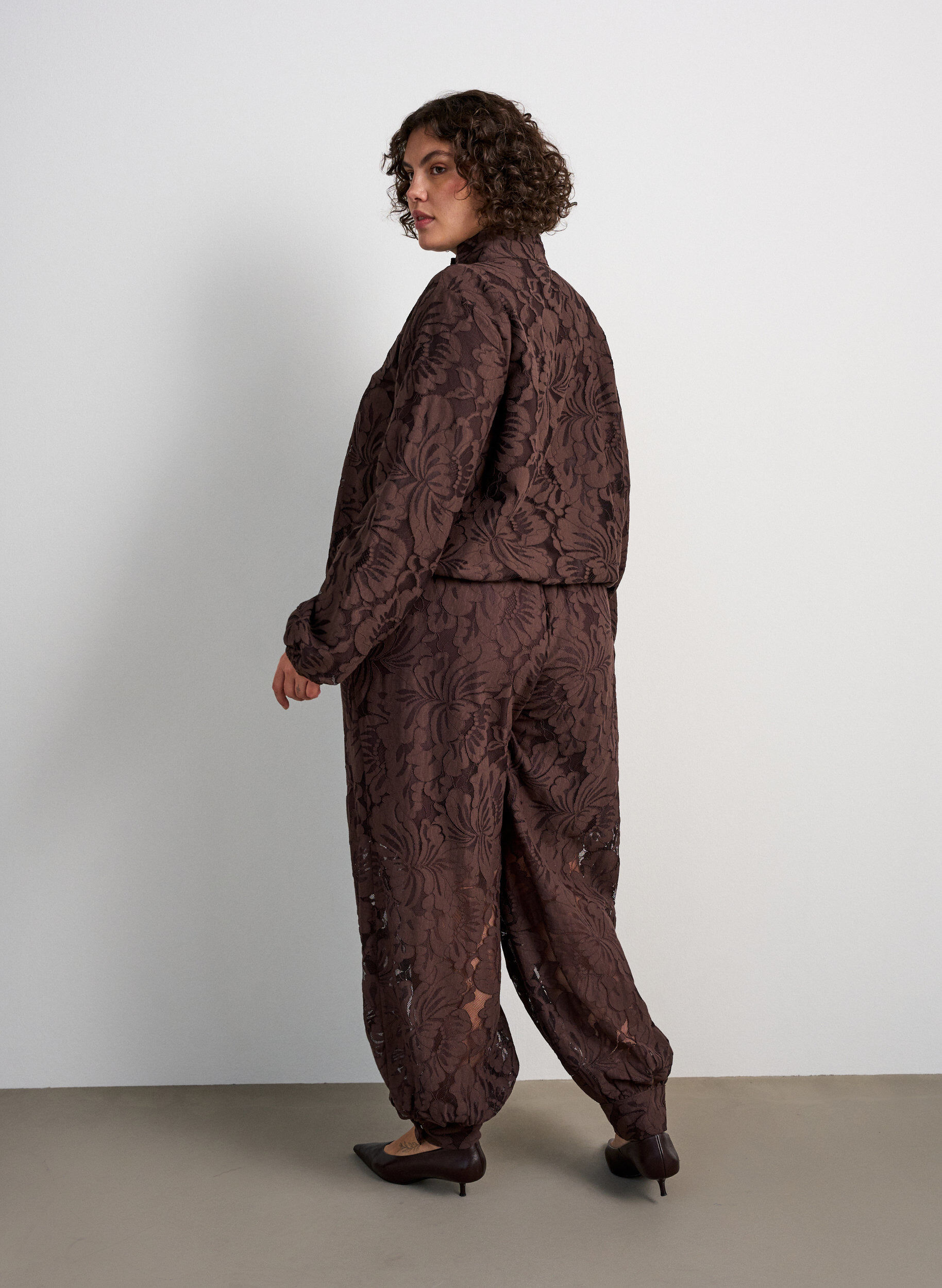 ZizziBomberjack met jacquard bloemenpatroon, Bruin, Model image number 2
