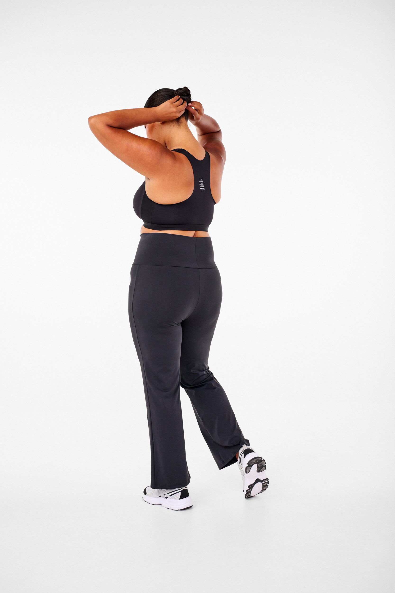 ZizziUitlopende trainingsbroek met hoge taille, Zwart, Model image number 2