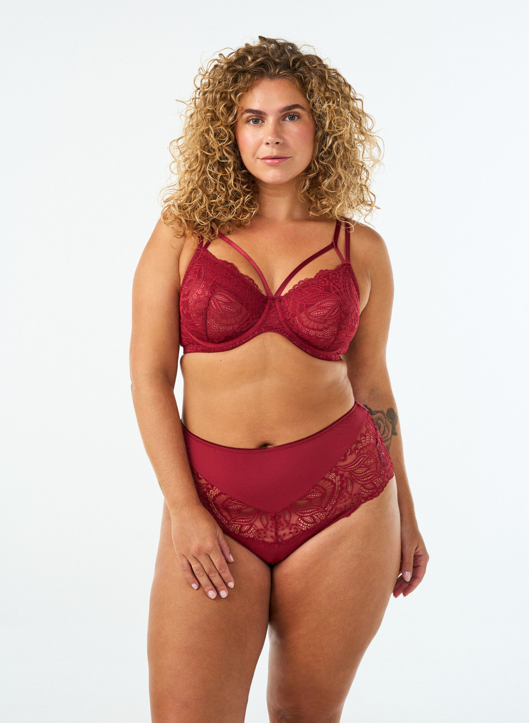 ZizziBeha met volledige bedekking, kant en dubbele bandjes, Zwart, Model image number 1