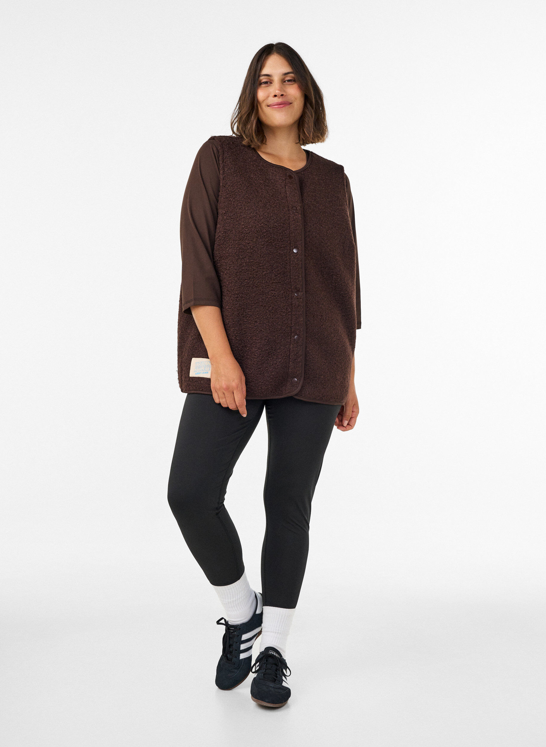 ZizziFleecemouwloos vest met drukknoopjes en zijzakken, Bruin, Model image number 1
