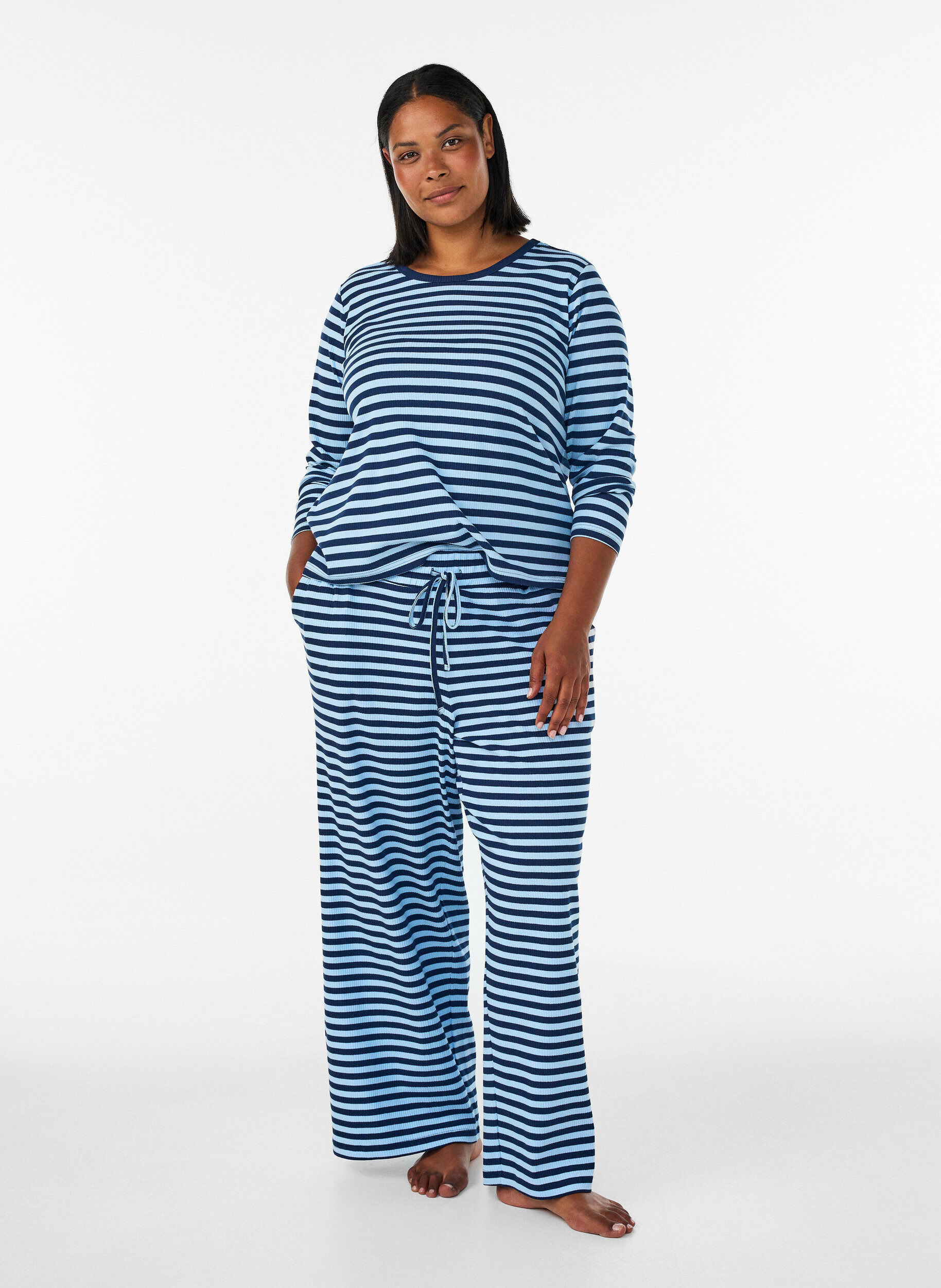 Gestreepte pyjamabroek met een high waist en wijde pijpen, Blauw, Model