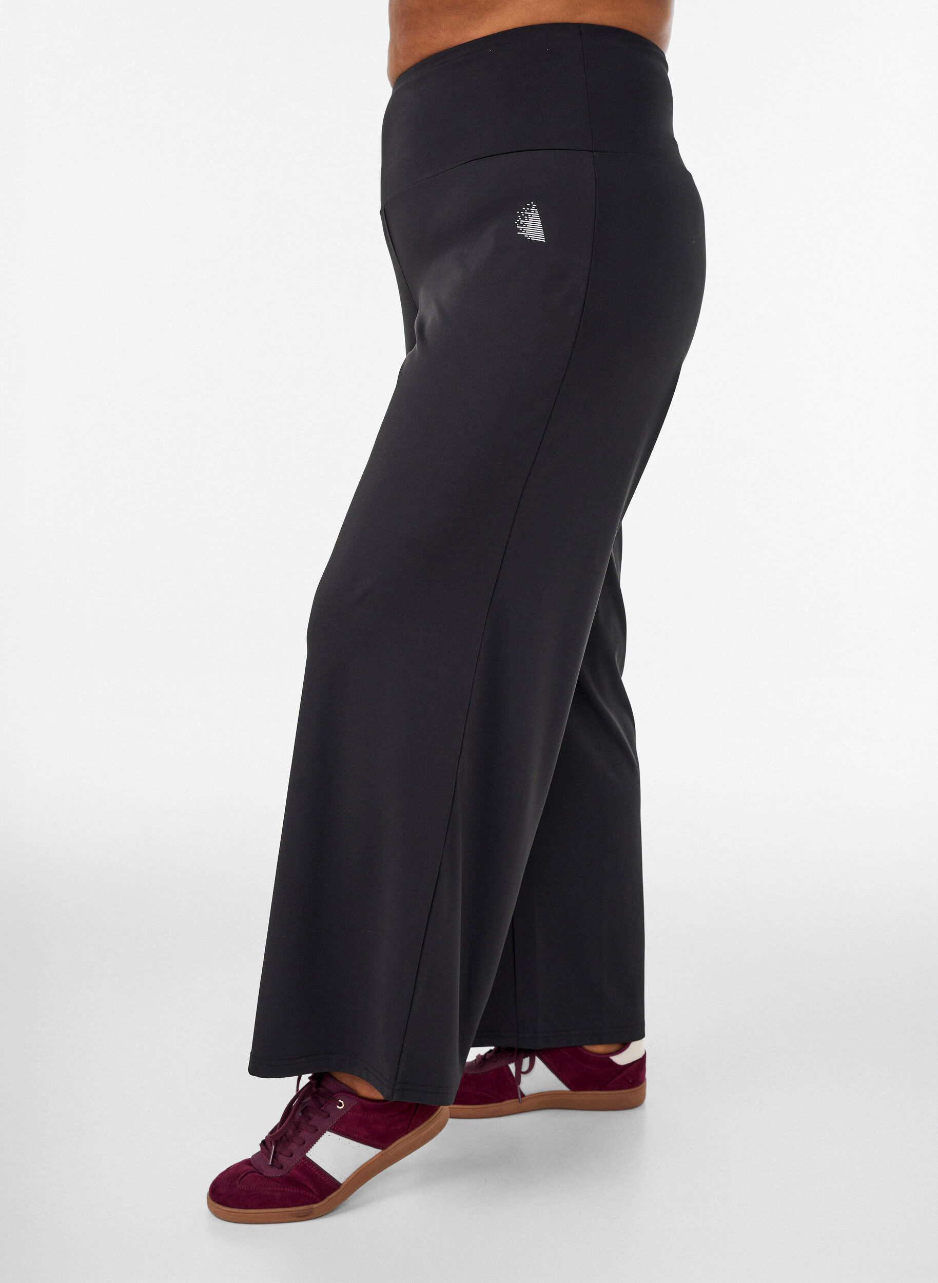 Wide fit trainingsbroek, Zwart, Model