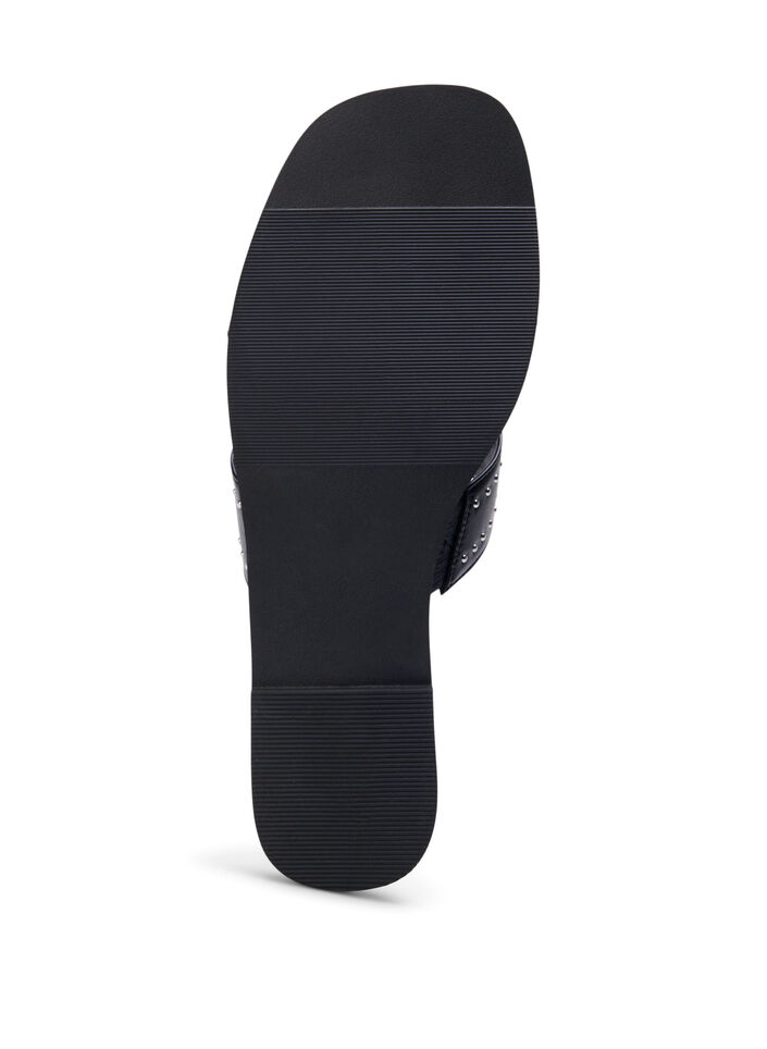 Platte instappers met brede pasvorm en studs, Black, Packshot